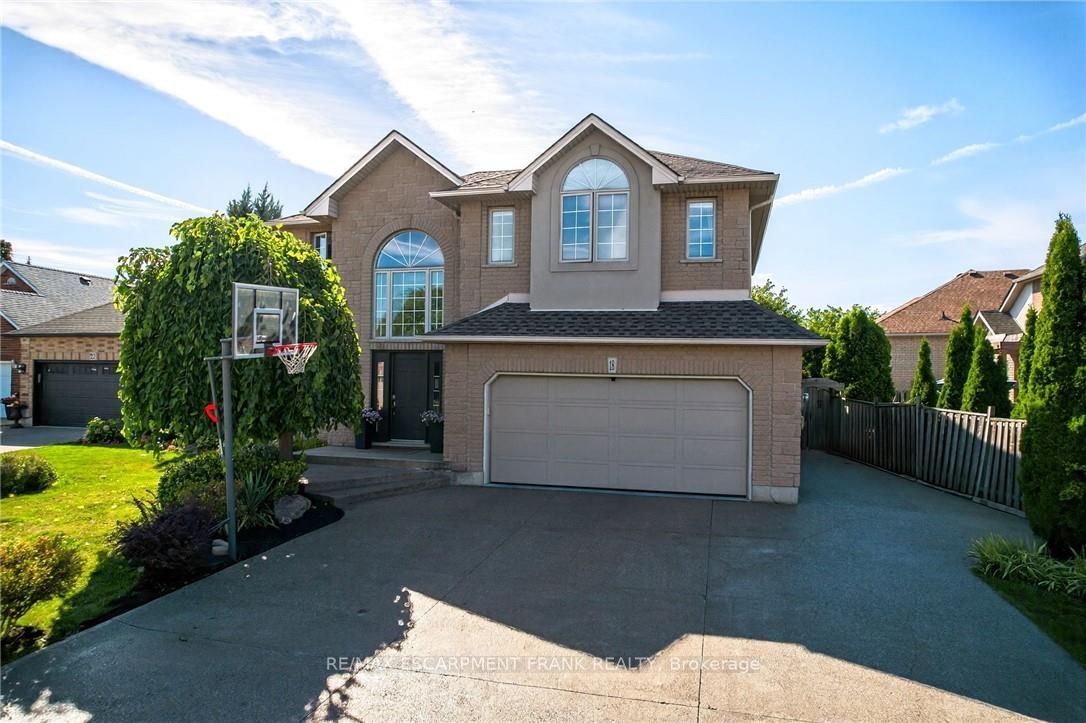18 Konstantine Court, Hamilton, ON L9B 2T3 photo 2