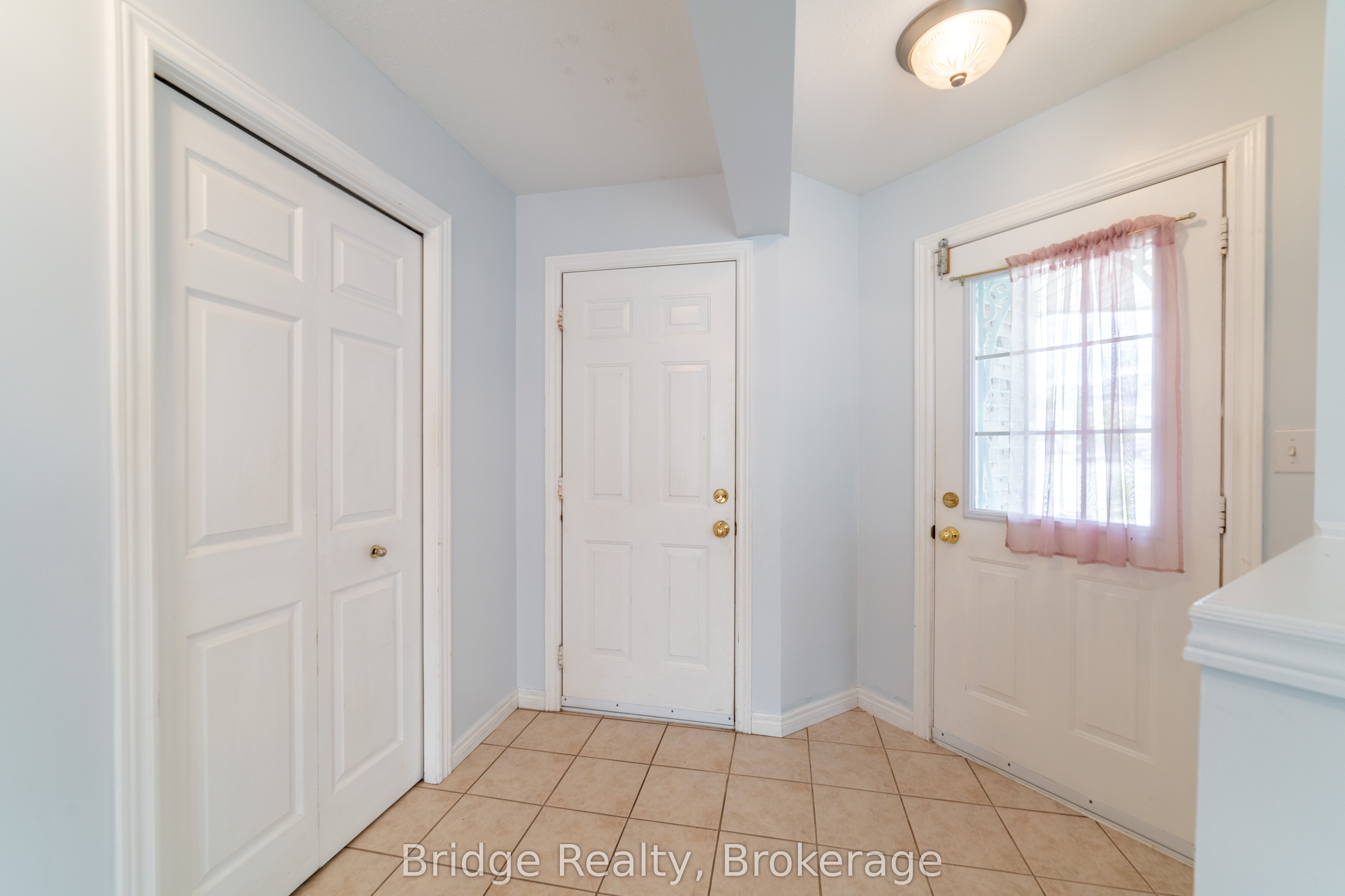 551 Ontario Street, Woodstock, ON N4V 1H2 photo 4