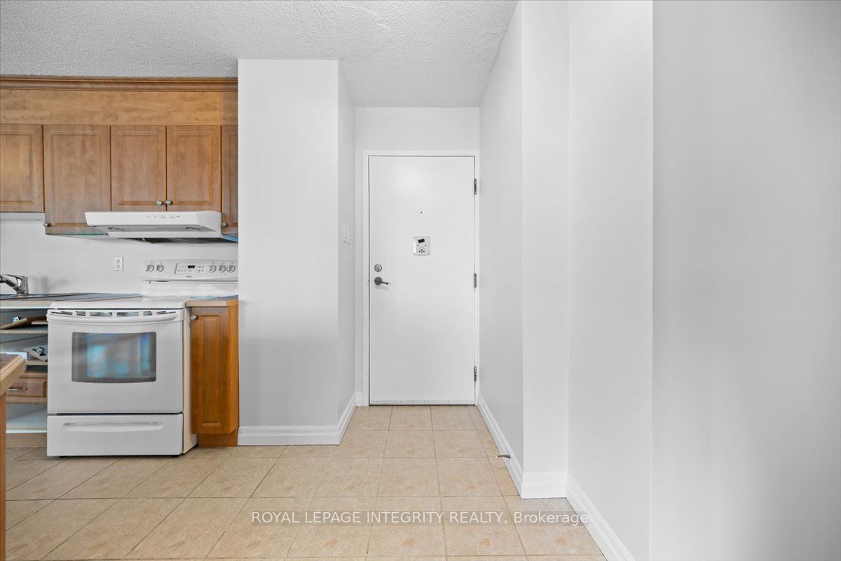 1190 Richmond Road 703, Woodroffe, ON K2B 8J3 photo 2