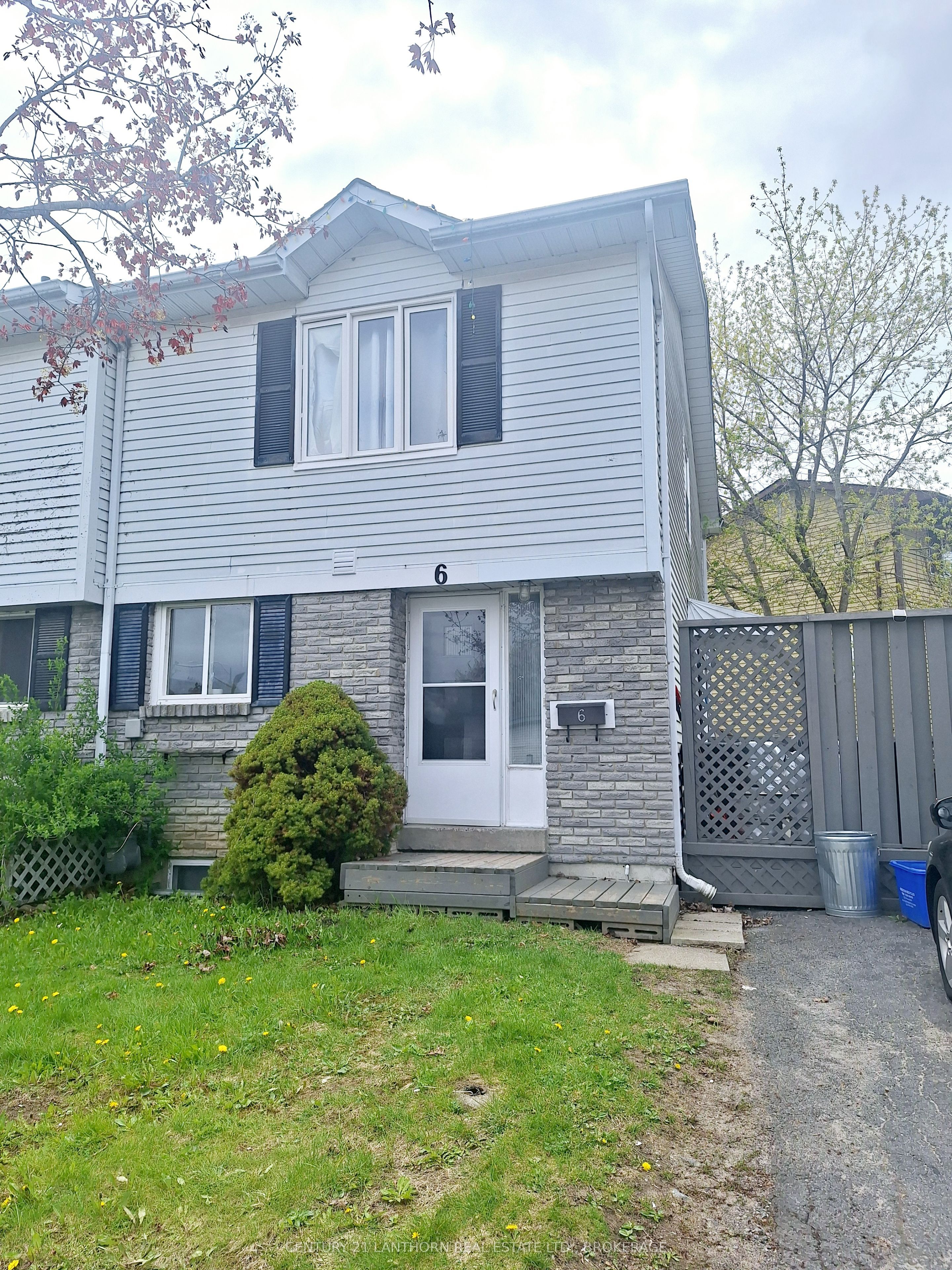 6 Woodstone Crescent, Kingston, ON K7M 6K9