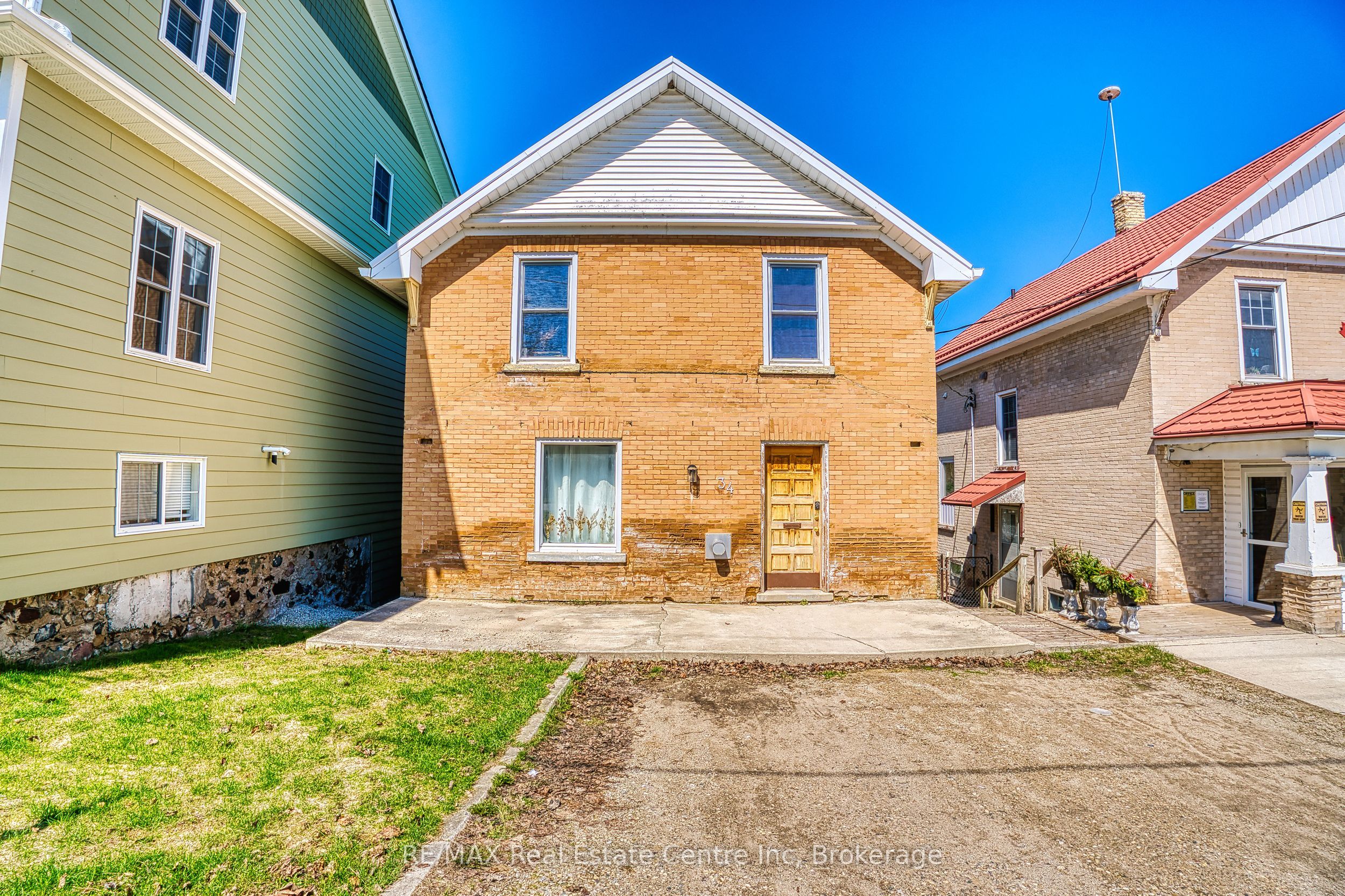 34 Wellington Street, Mapleton, ON N0G 1P0
