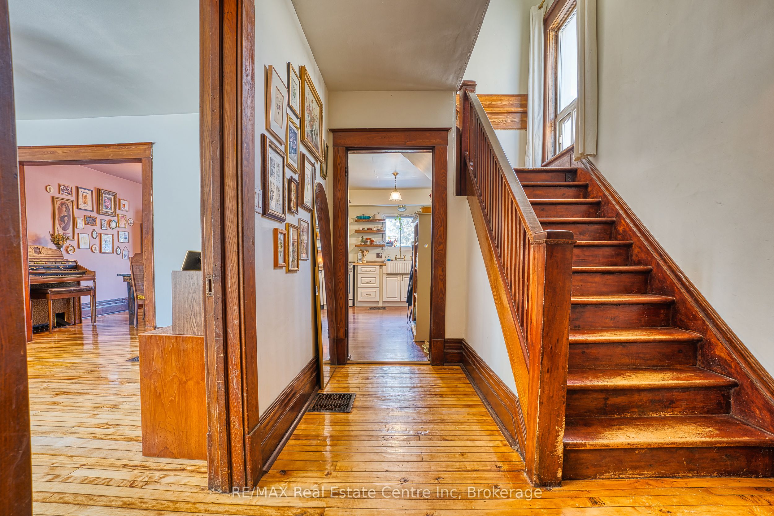 34 Wellington Street, Mapleton, ON N0G 1P0 photo 5