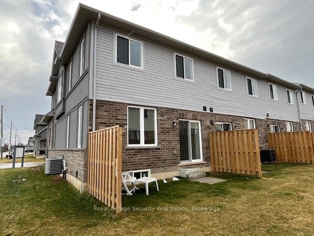 1 Linden Park Lane, Hamilton, ON L9A 1Y3 photo 3