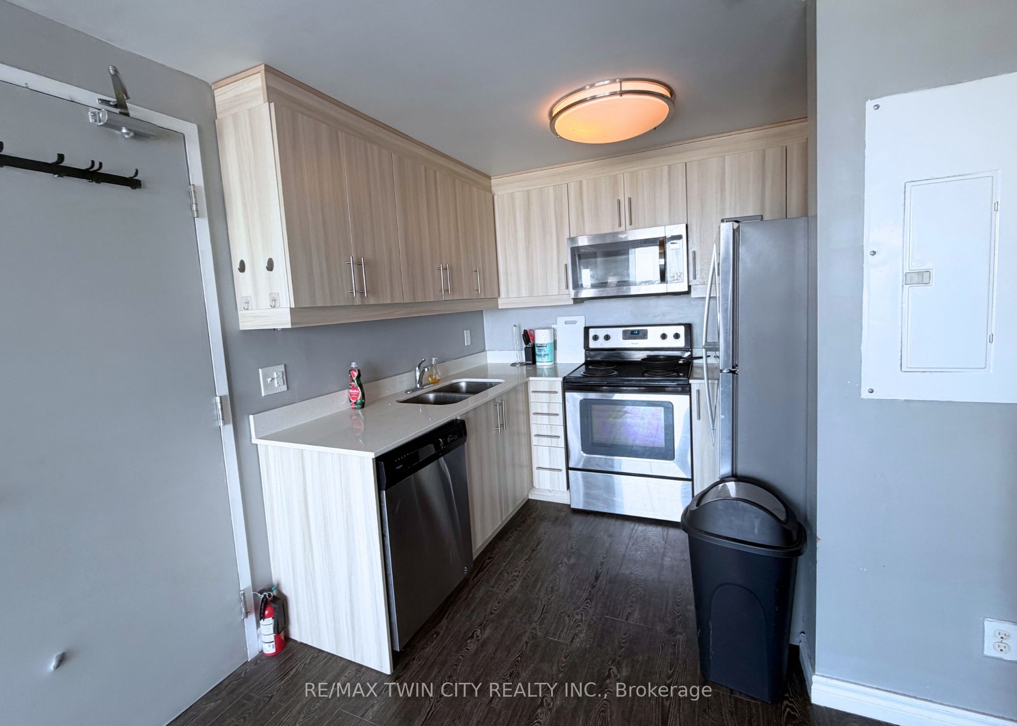 158 King Street N 8-2604, Waterloo, ON N2J 0E5 photo 2