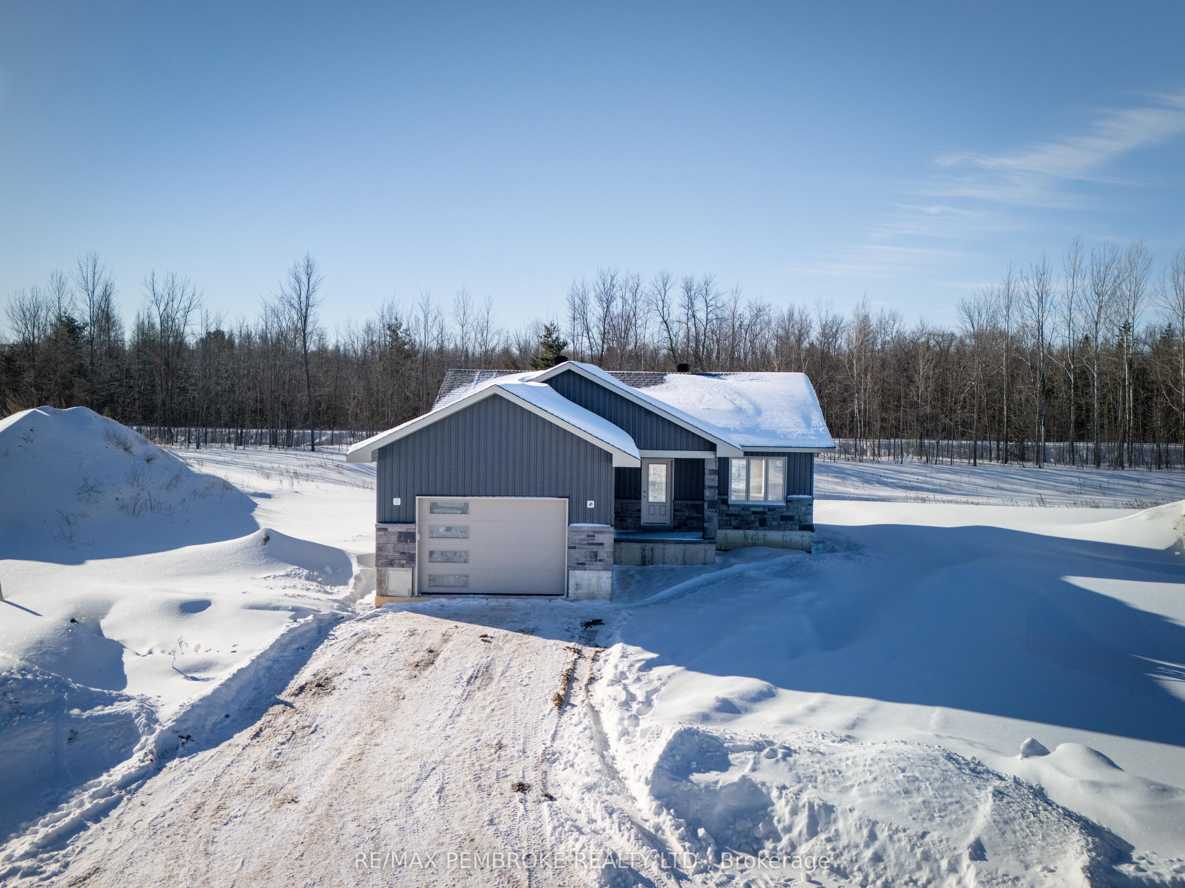 13 Eddy Crescent, Pembroke, ON K8A 0M1