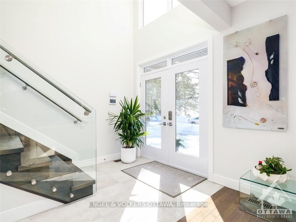 615 Island Park Crescent, Tunneys Pasture and Ottawa West, ON K1Y 3P4 photo 2