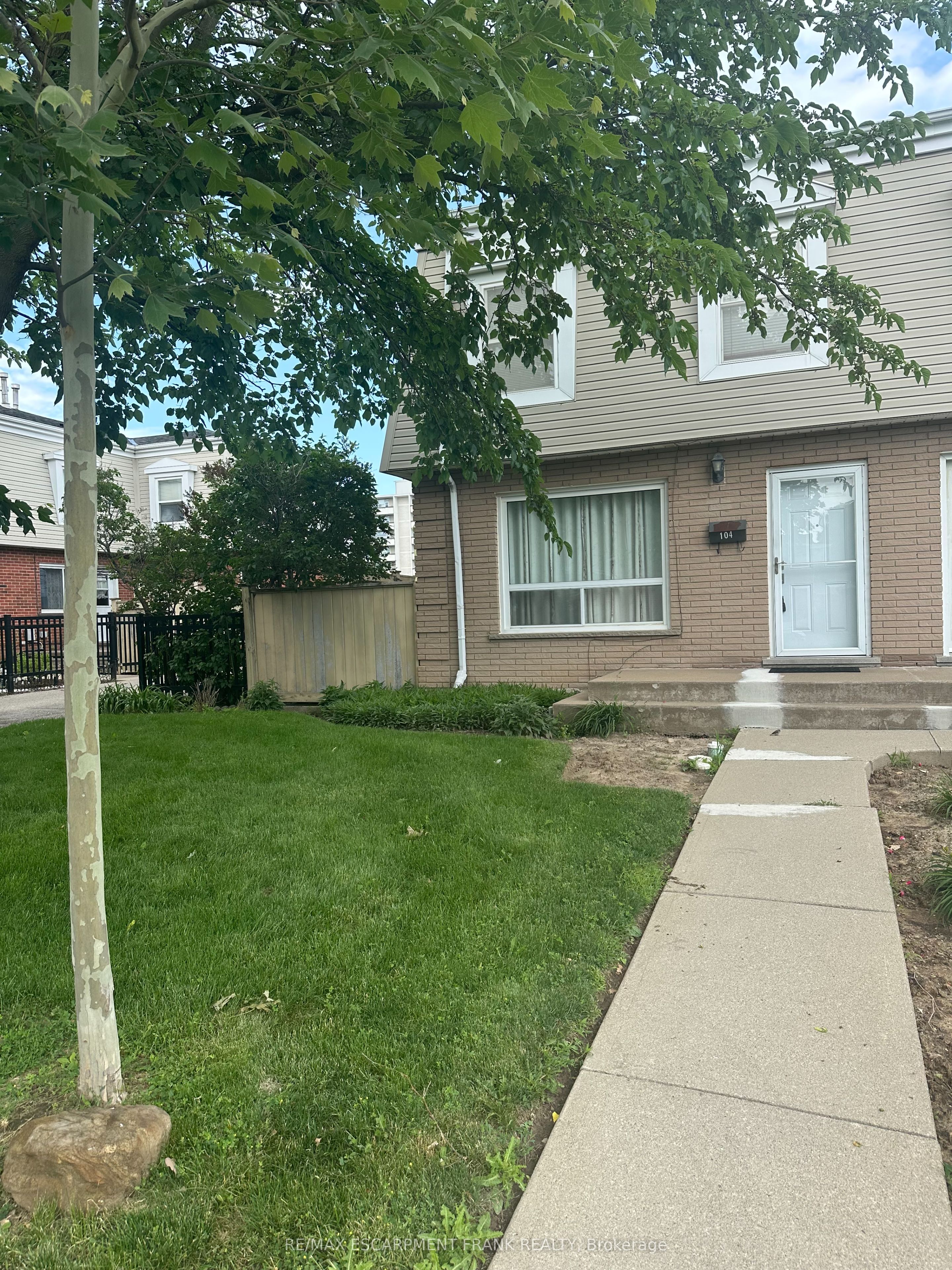 104 Neil Avenue, Hamilton, ON L8G 2N6
