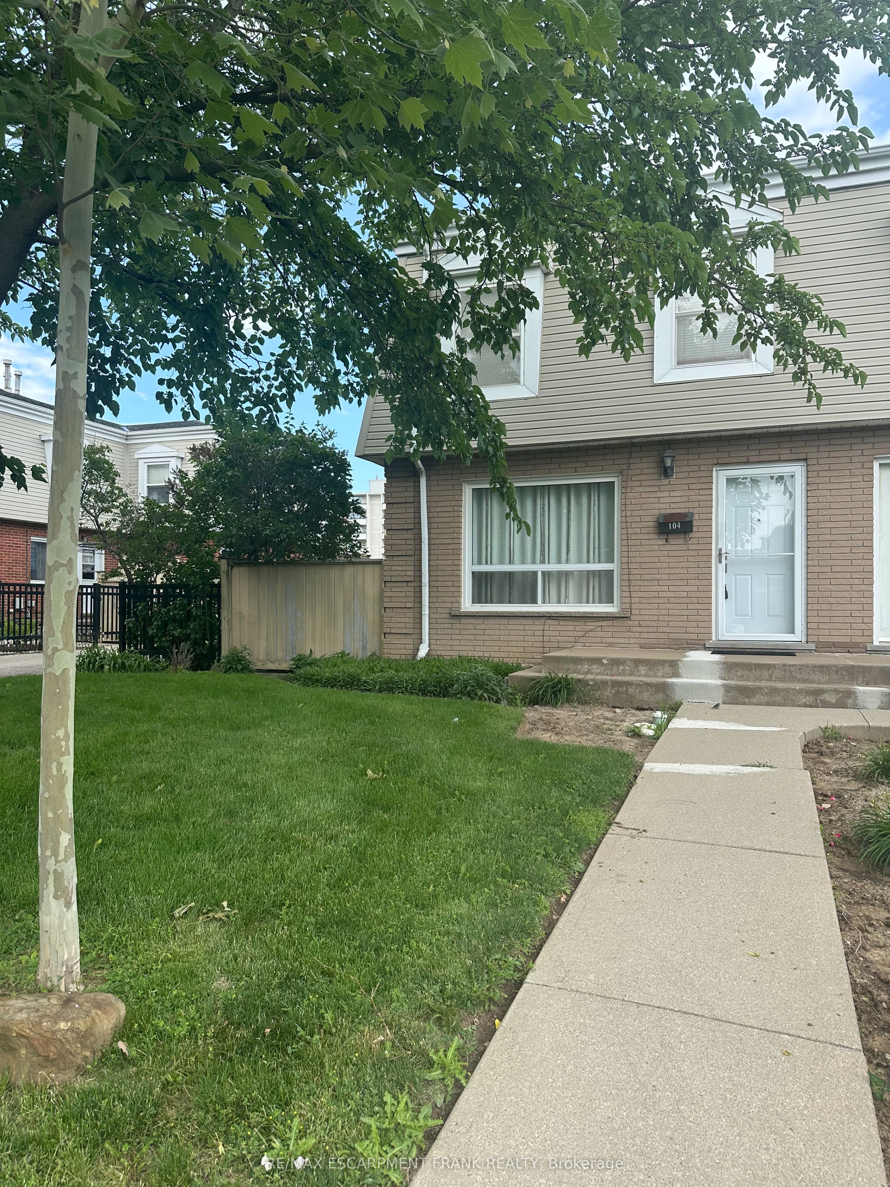 104 Neil Avenue, Hamilton, ON L8G 2N6 photo 2