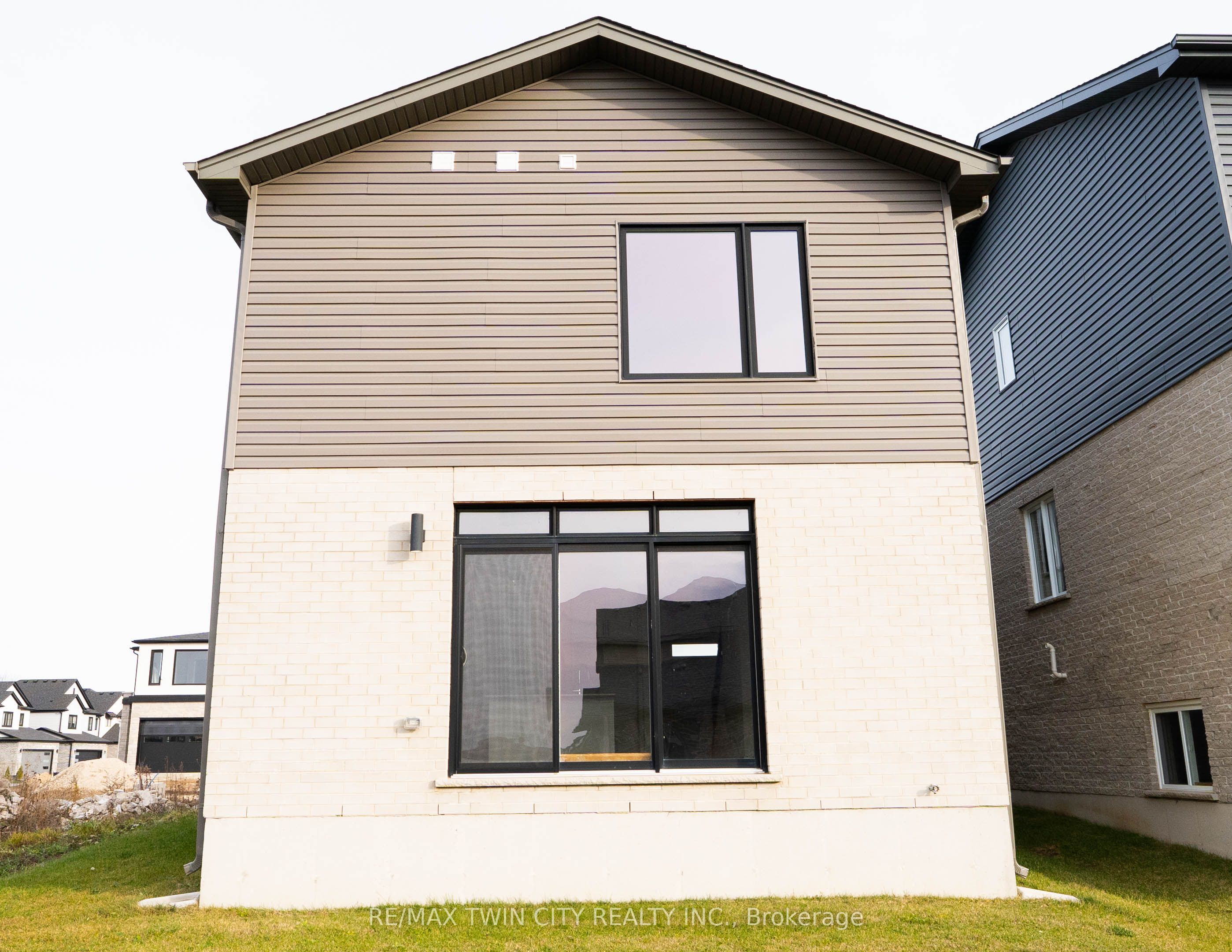 2250 Southport Crescent, London South, ON N6M 0A1 photo 2