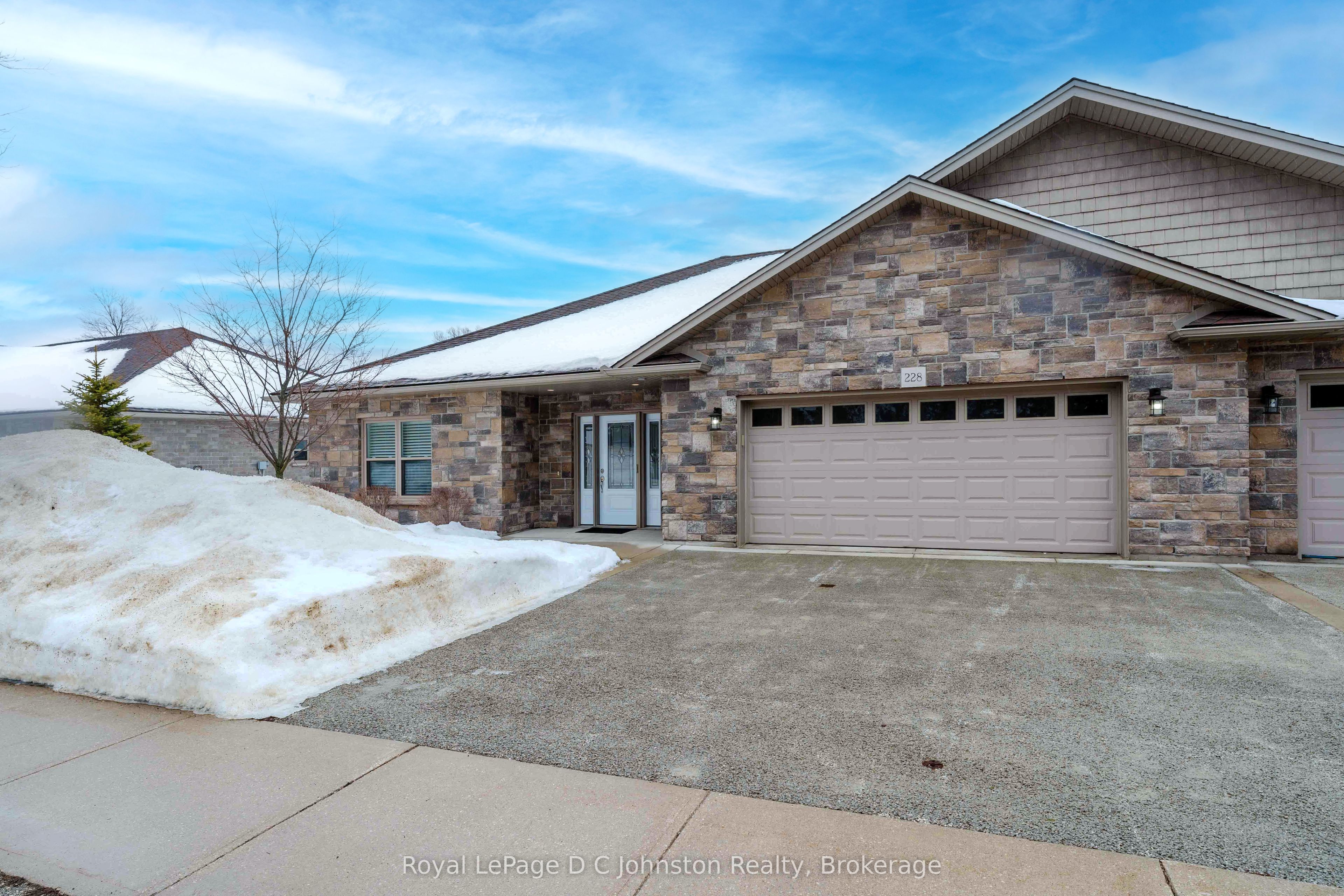 228 Grey Street S, Saugeen Shores, ON N0H 2L0 photo 2