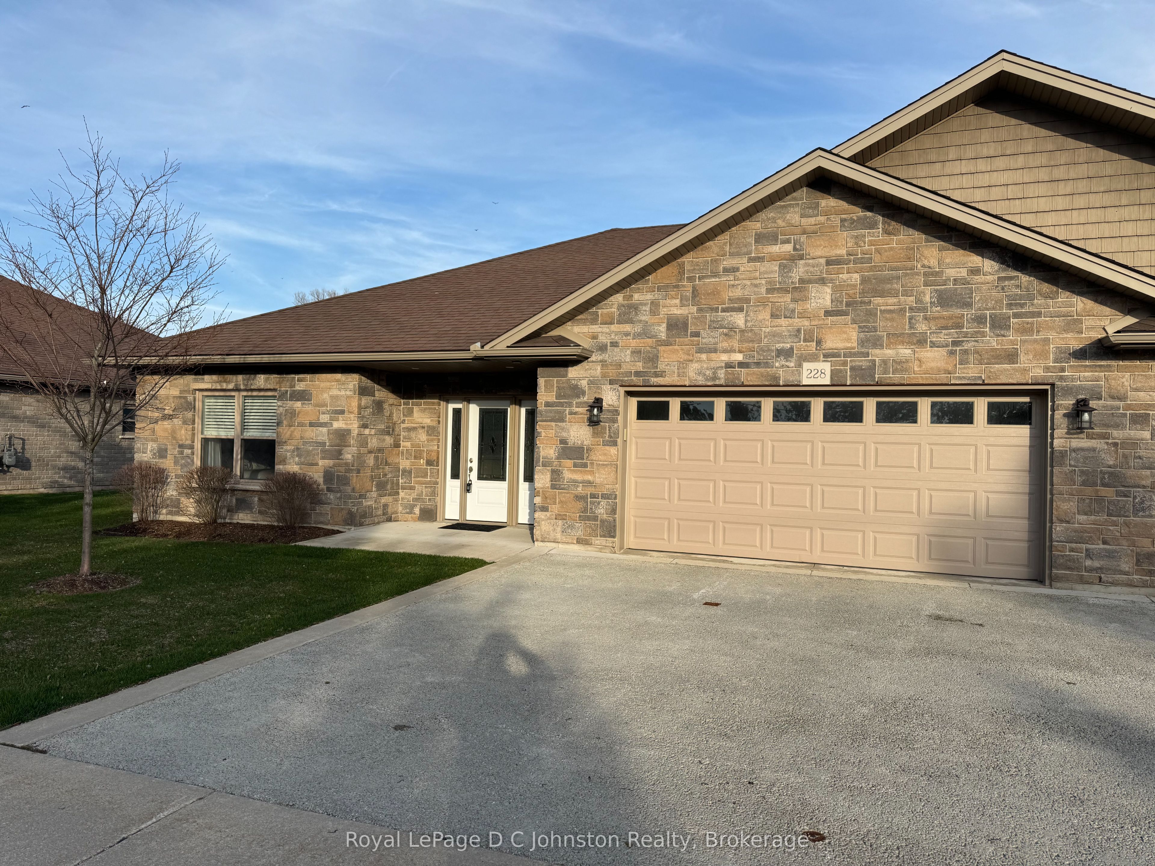 228 Grey Street S, Saugeen Shores, ON N0H 2L0 photo 3