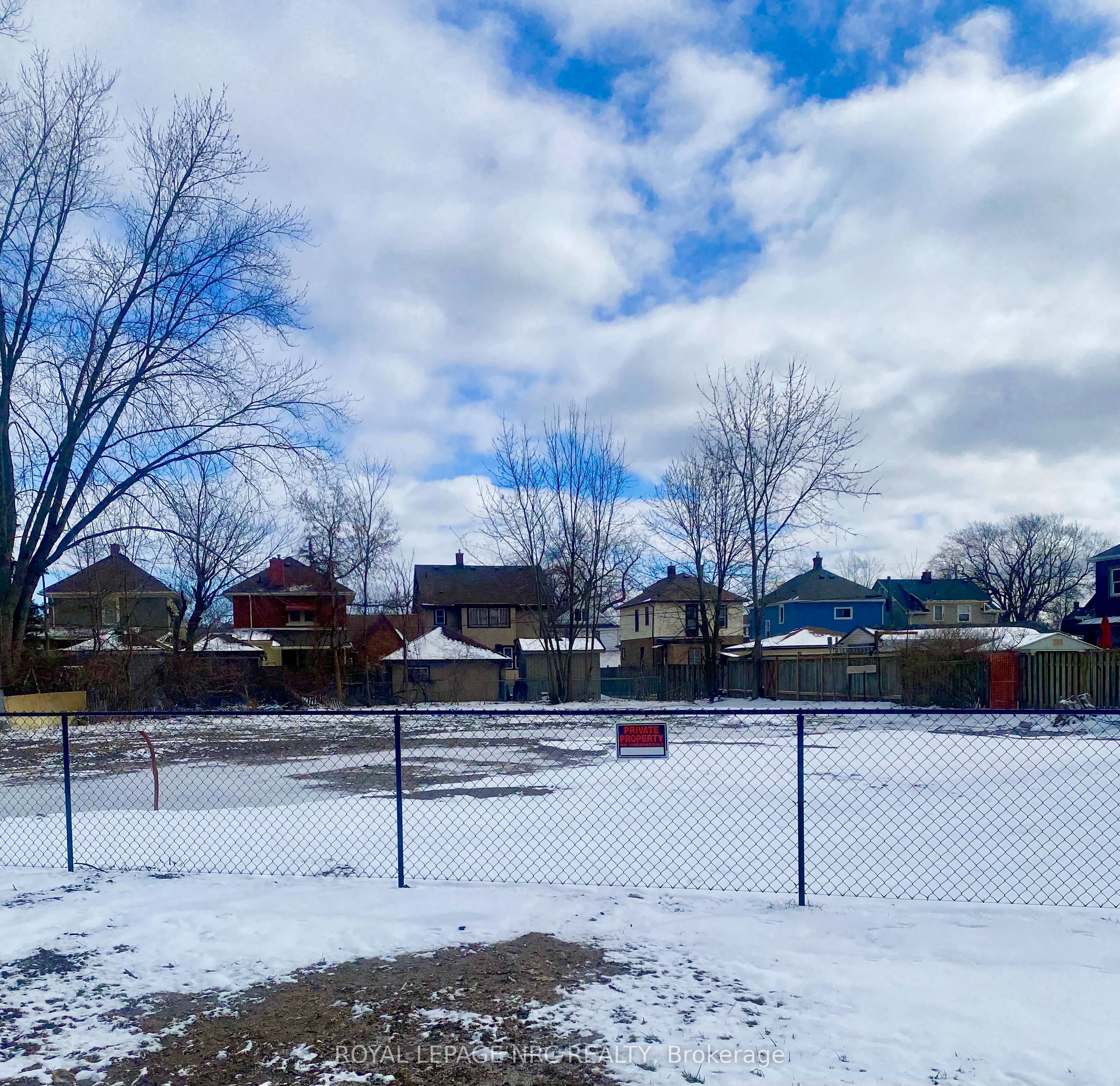 45 Riverside Drive, Welland, ON L3C 5C9