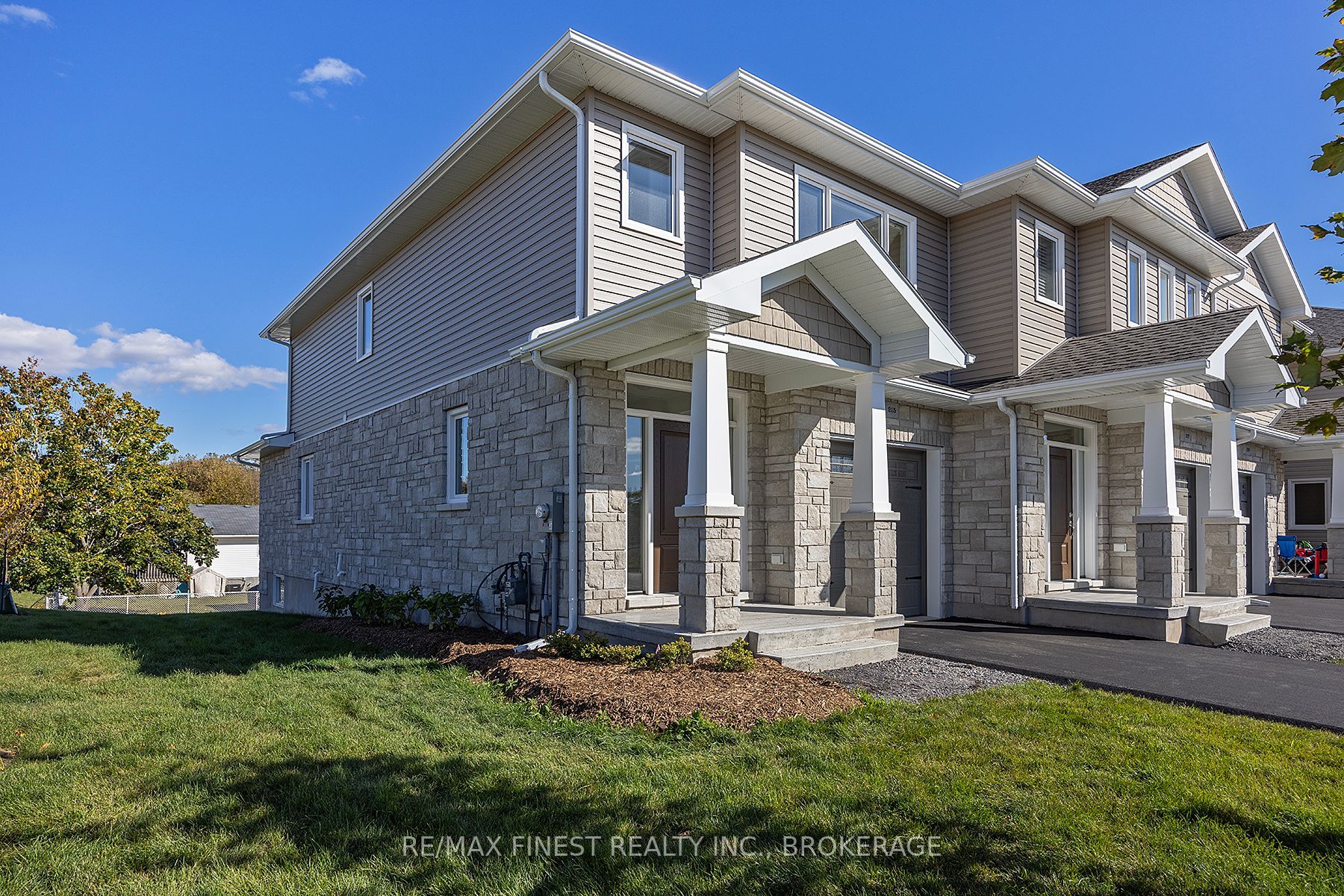 215 HERITAGE PARK Drive, Greater Napanee, ON K7R 3Y1 photo 3