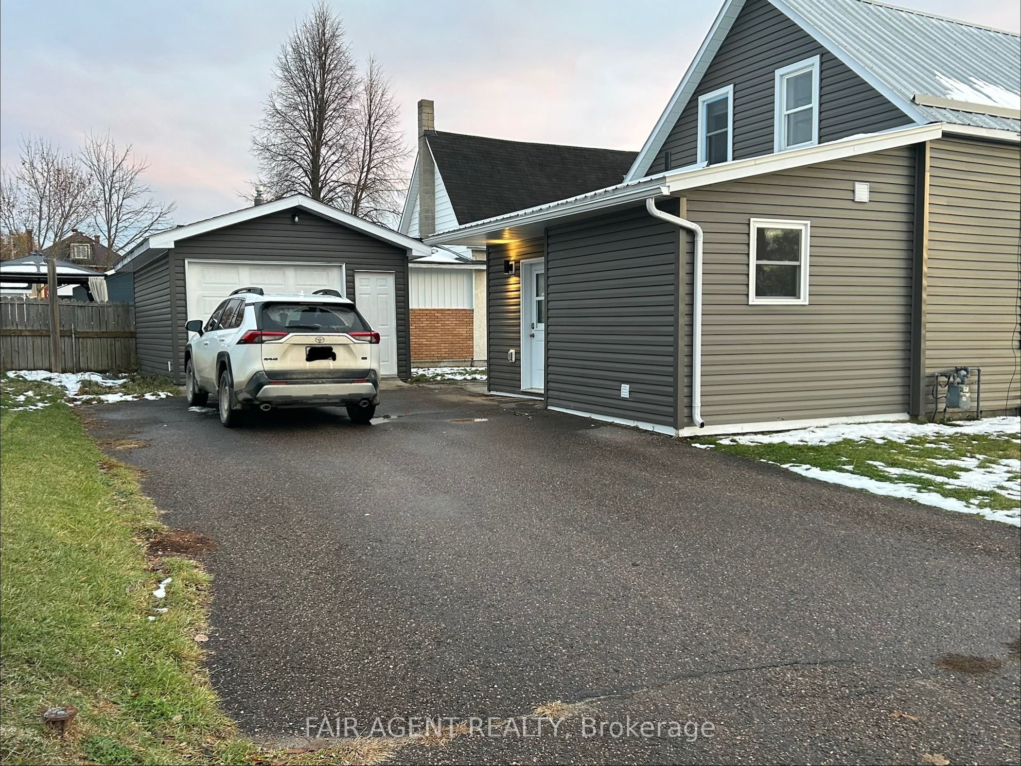 81 BANK Street S, Renfrew, ON K7V 2E7 photo 3
