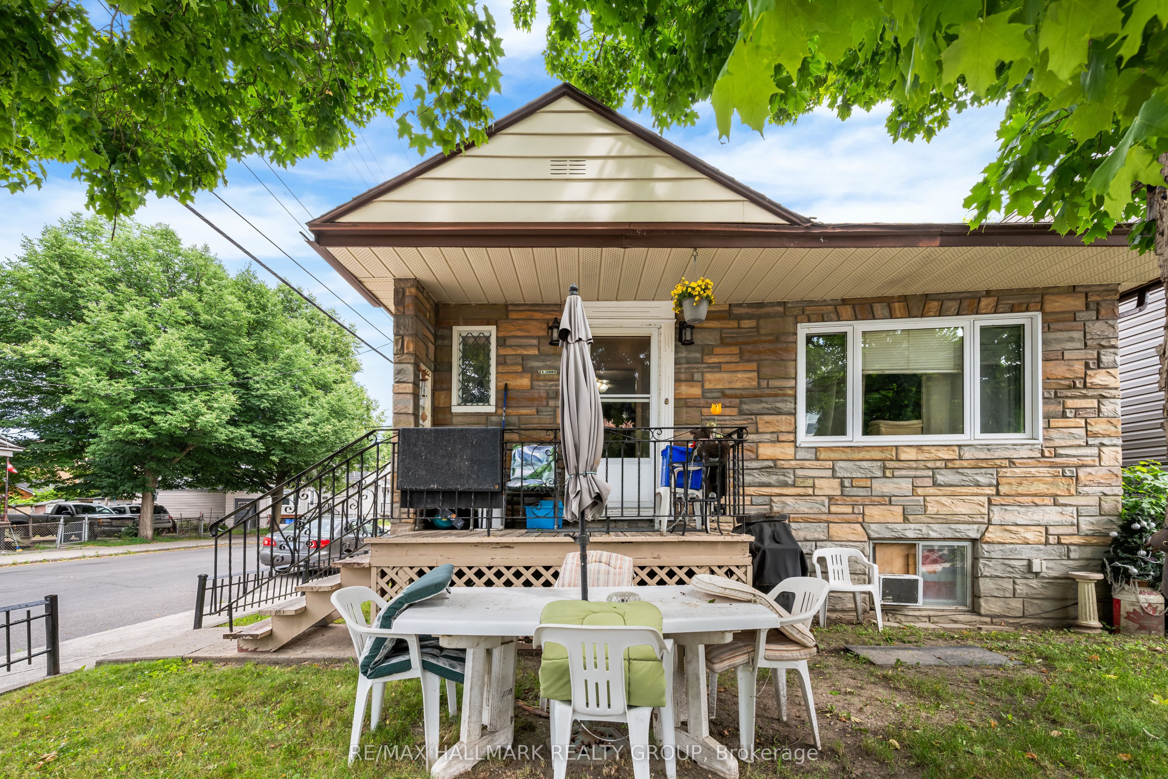 201 Ethel Street, Vanier and Kingsview Park, ON K1L 5X1