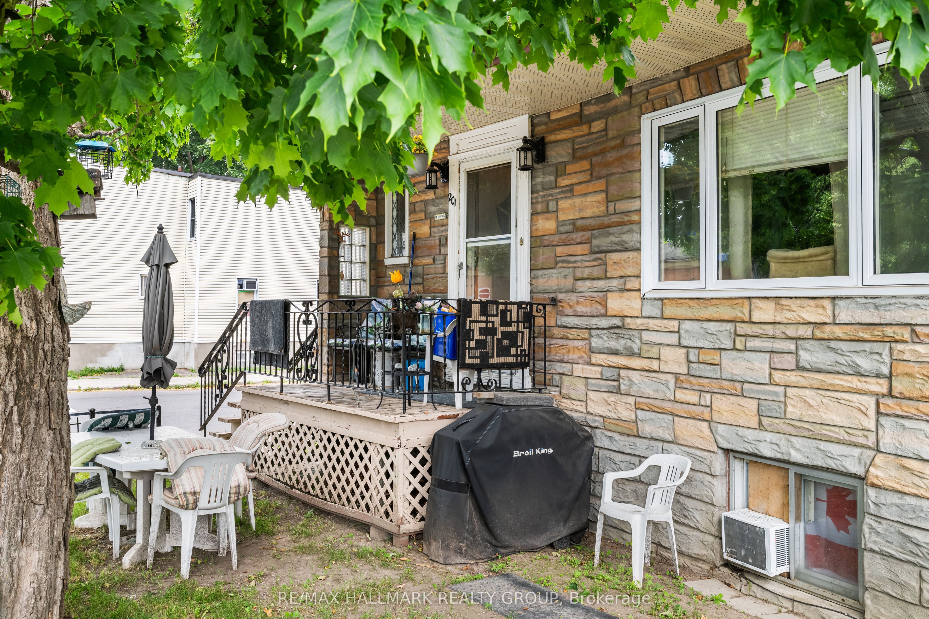 201 Ethel Street, Vanier and Kingsview Park, ON K1L 5X1 photo 2