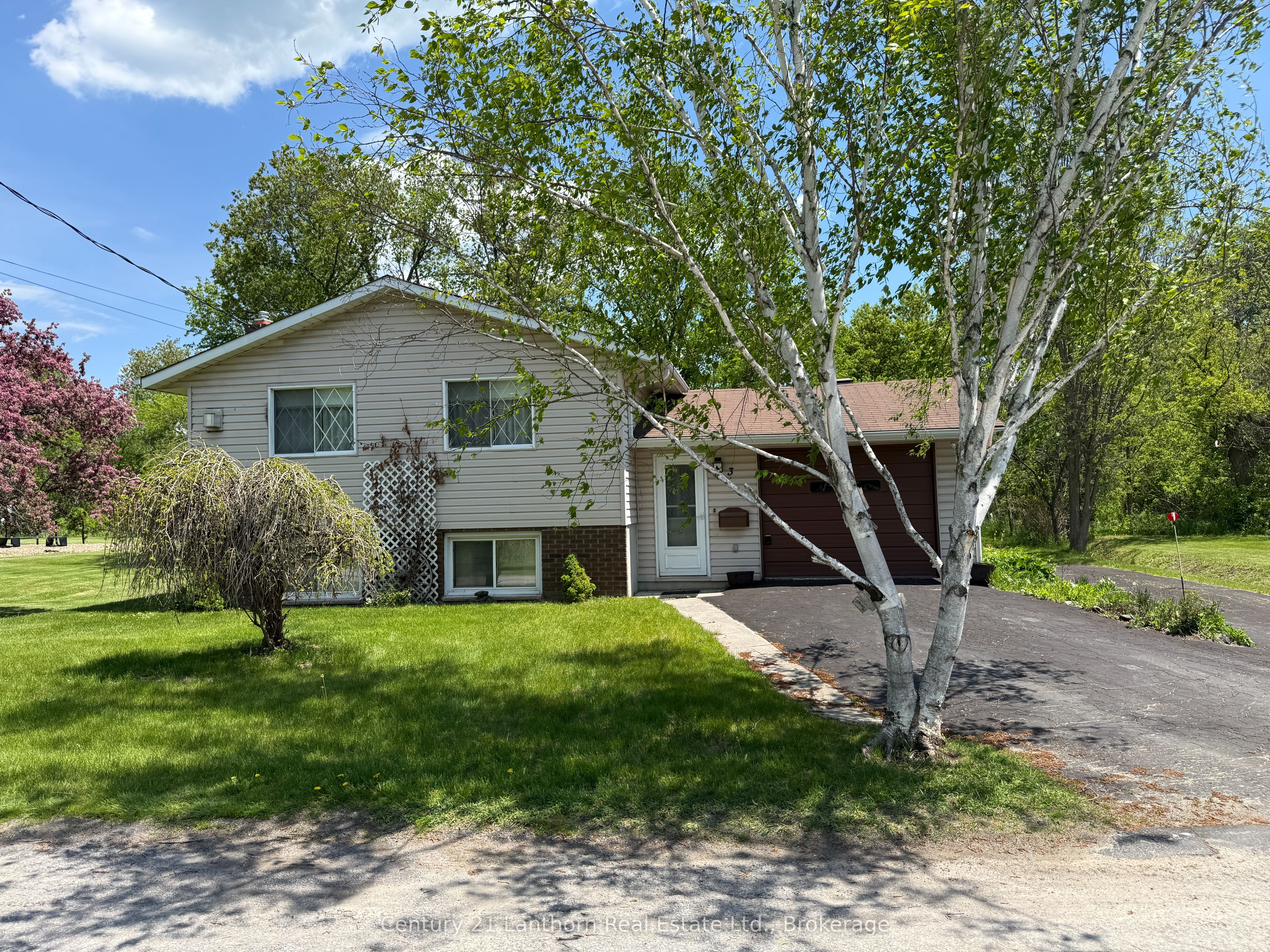 3 Champlain Street, Centre Hastings, ON K0K 2K0