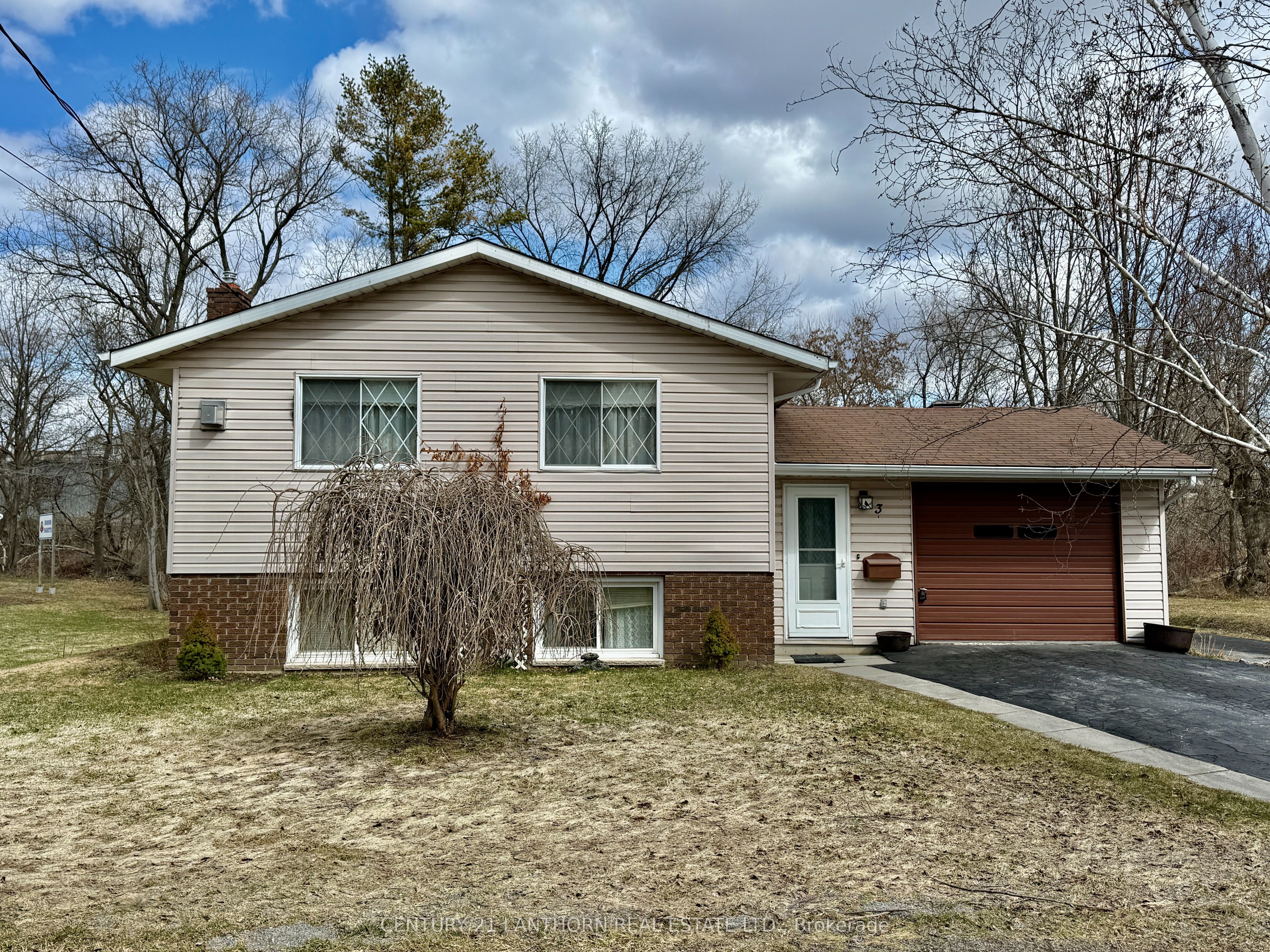3 Champlain Street, Centre Hastings, ON K0K 2K0 photo 2