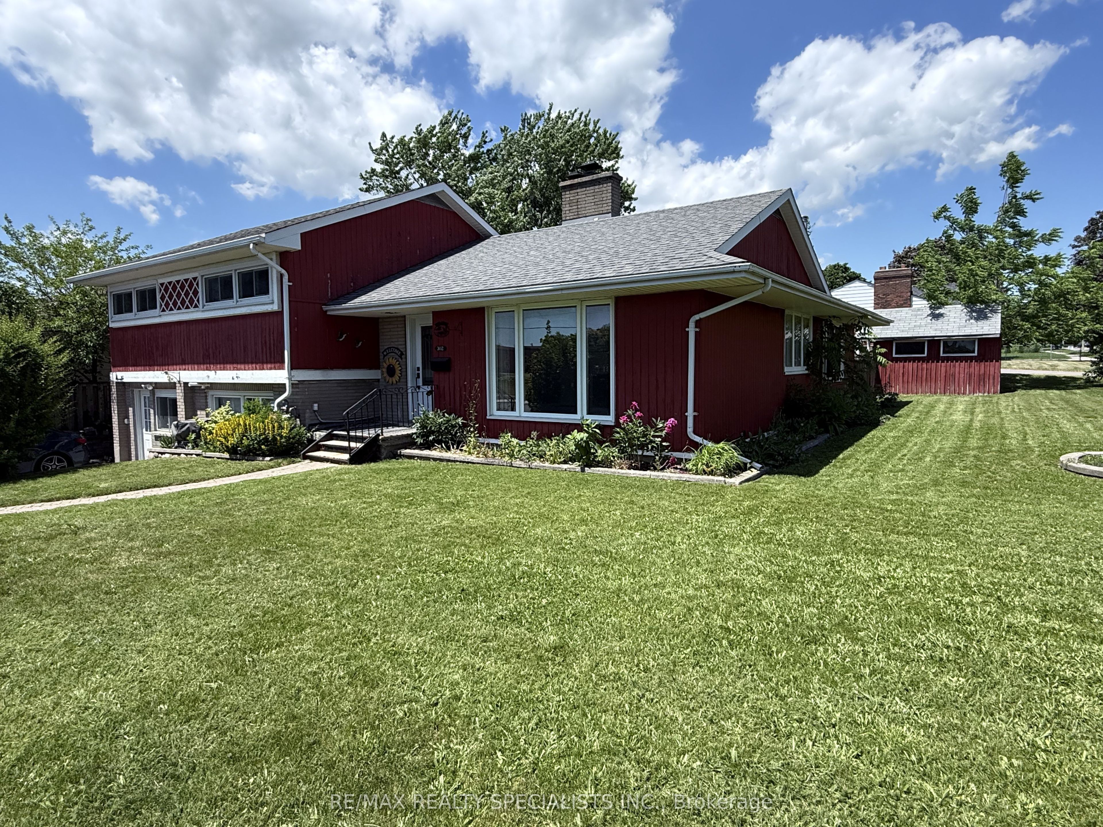 302 King Street, Quinte West, ON K8V 3X5