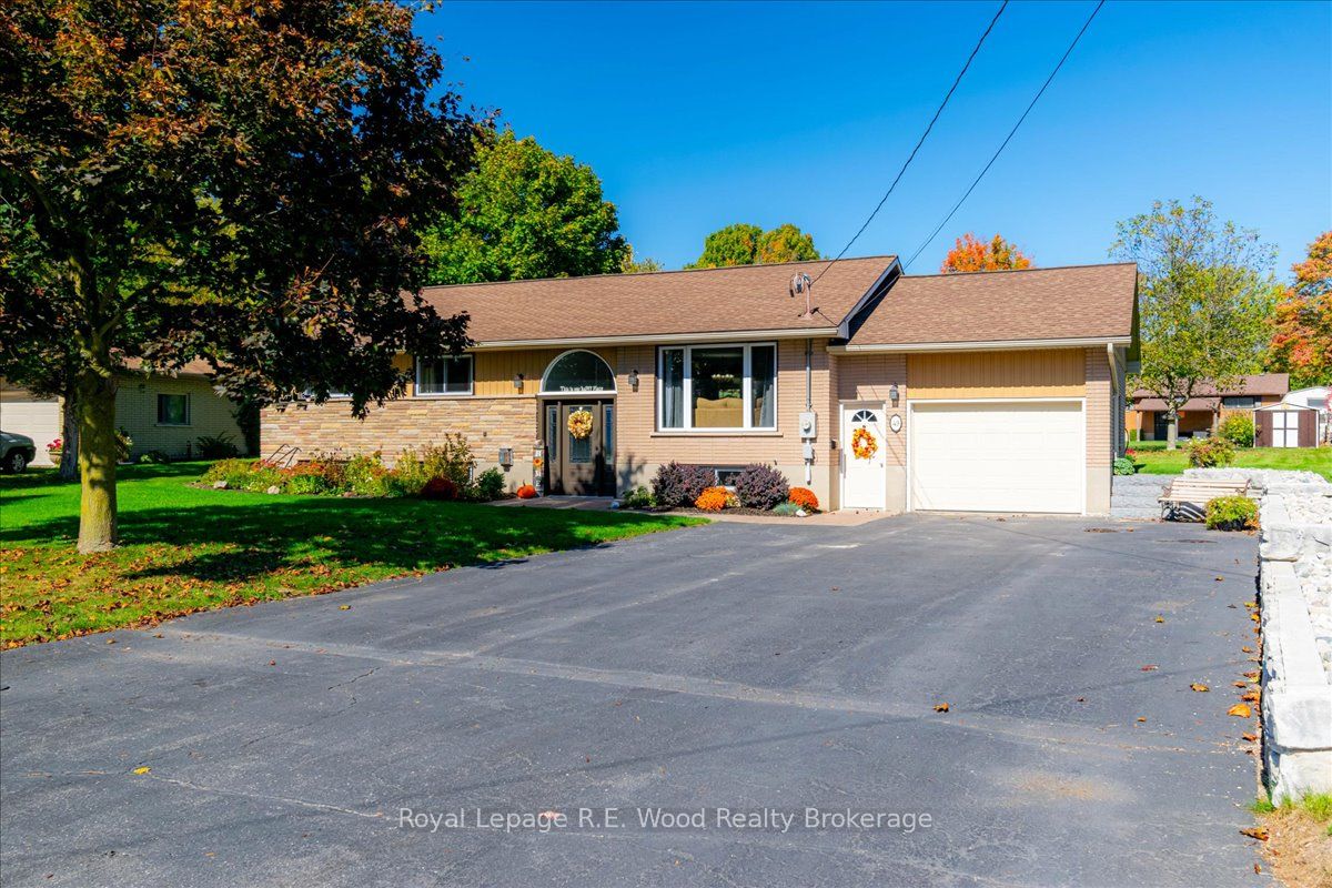 49 Dereham Drive, Tillsonburg, ON N4G 2B1 photo 2