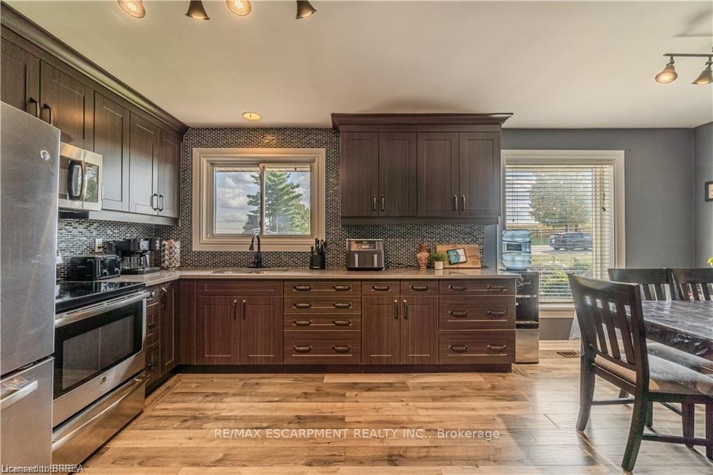 591 Governors Road E, Brant, ON N3L 3E1 photo 5