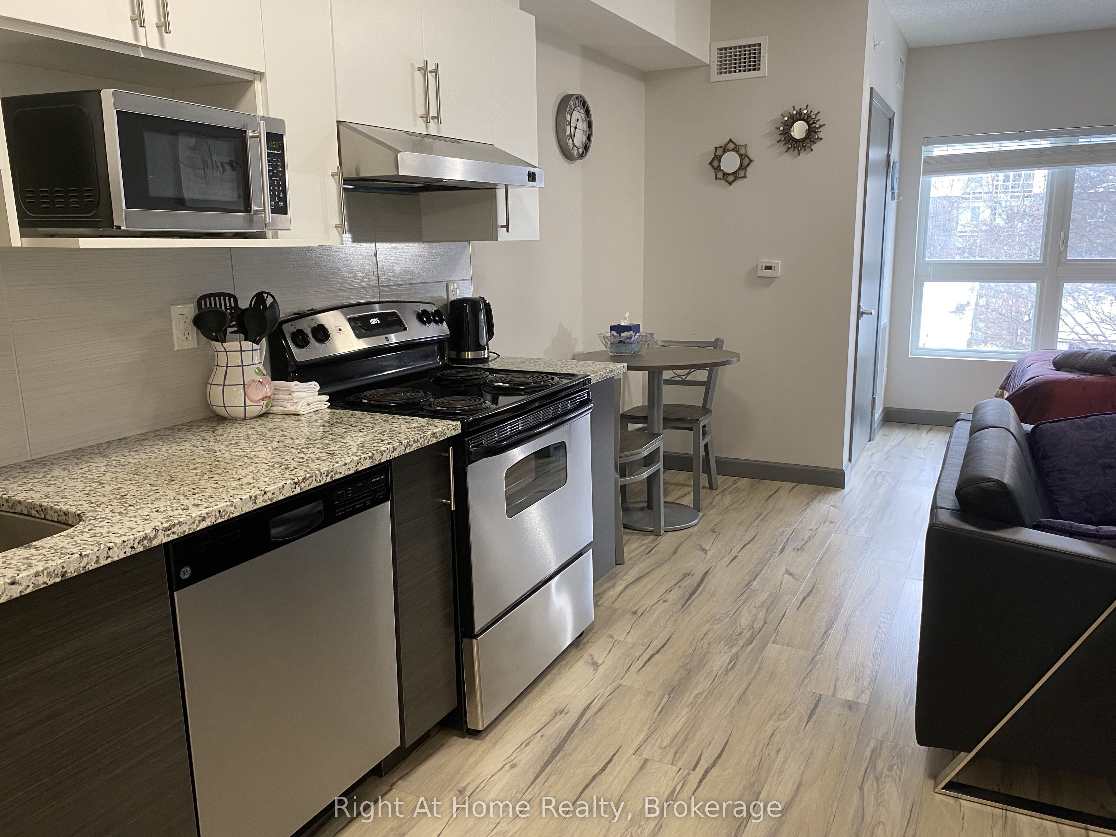258A Sunview Street 1710, Waterloo, ON N2L 3V9 photo 2