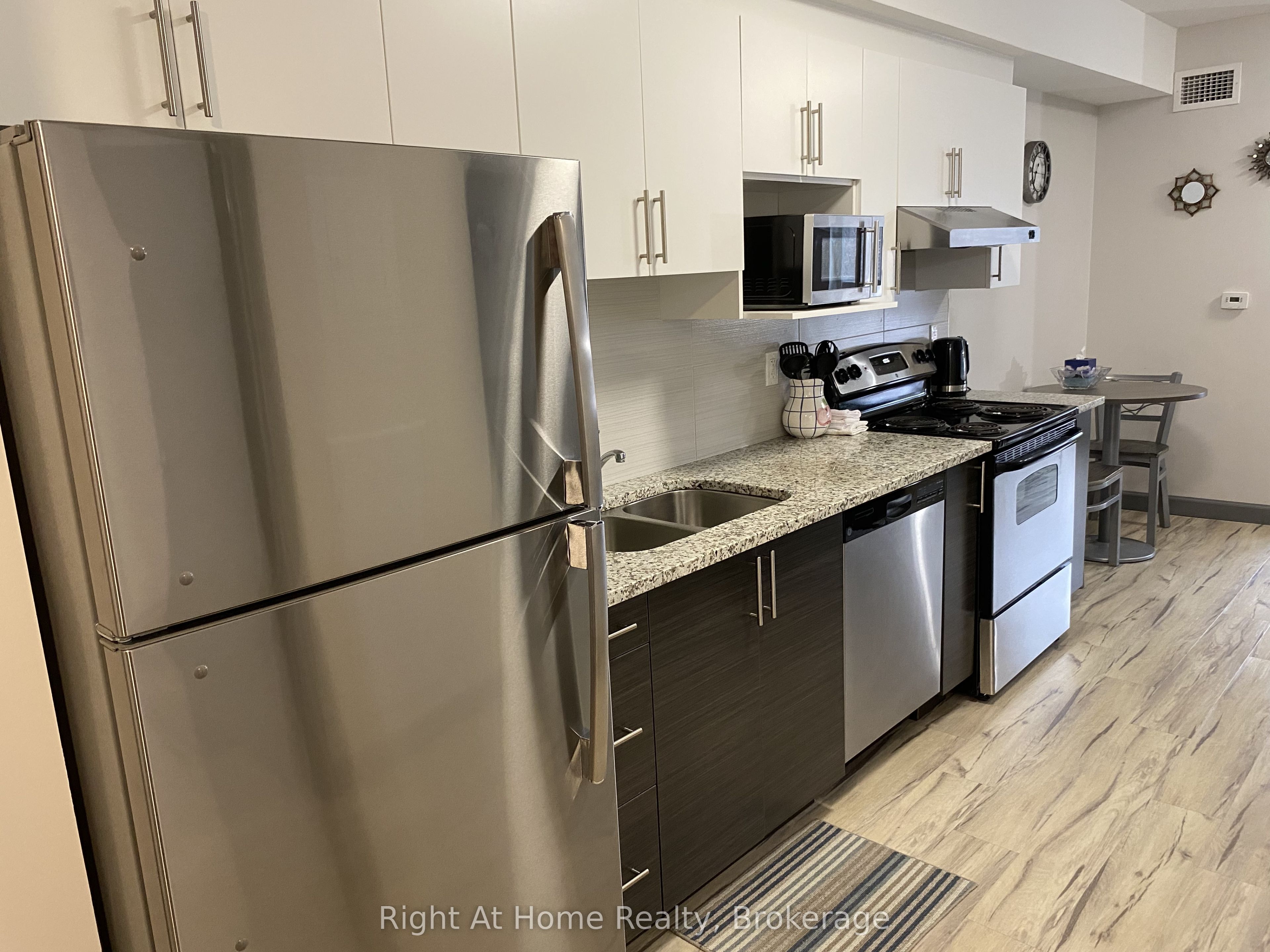 258A Sunview Street 1710, Waterloo, ON N2L 3V9 photo 3