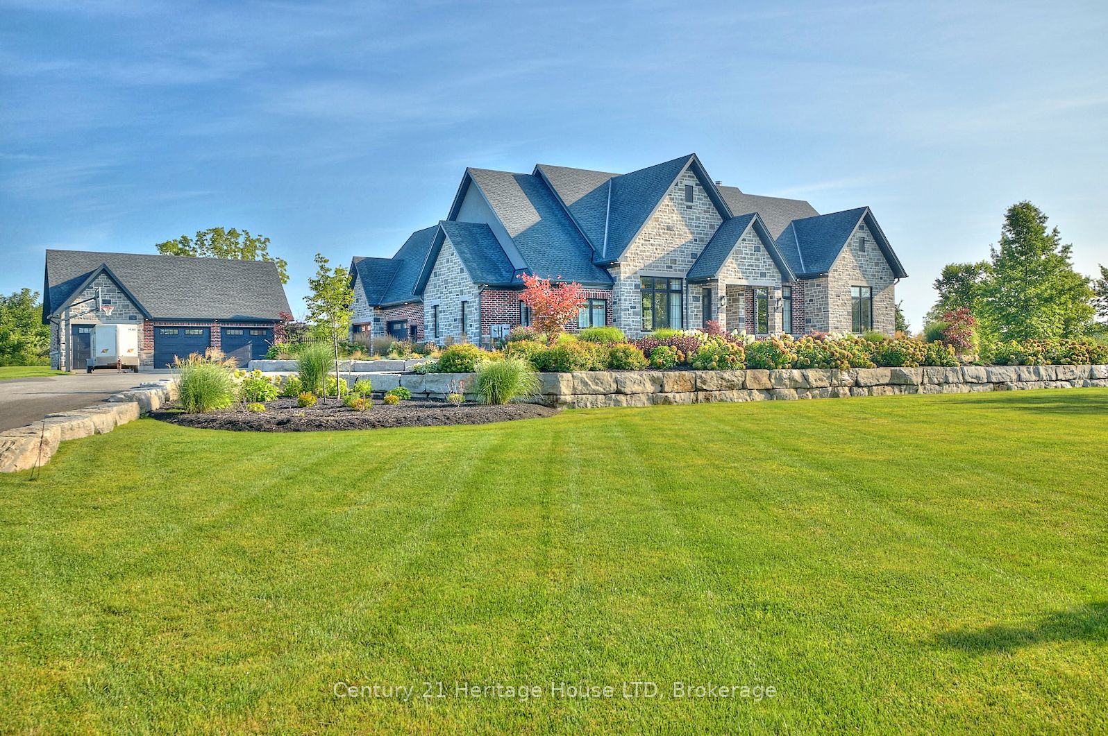 1716 Rebecca Street, Fort Erie, ON L2A 5M4 photo 3