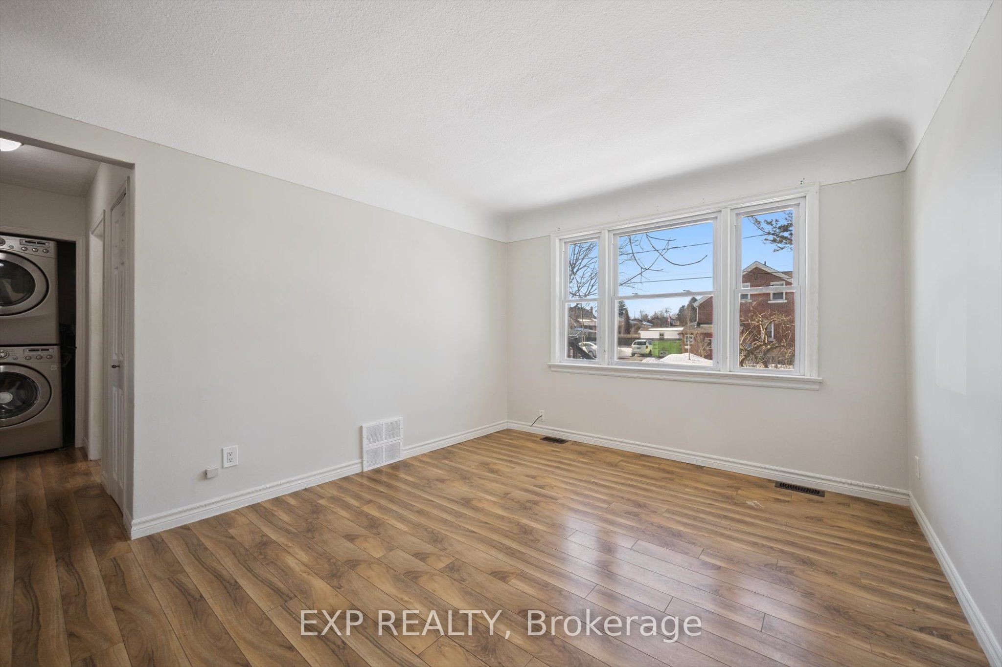 253 Sydney Street S, Kitchener, ON N2G 3V8 photo 3