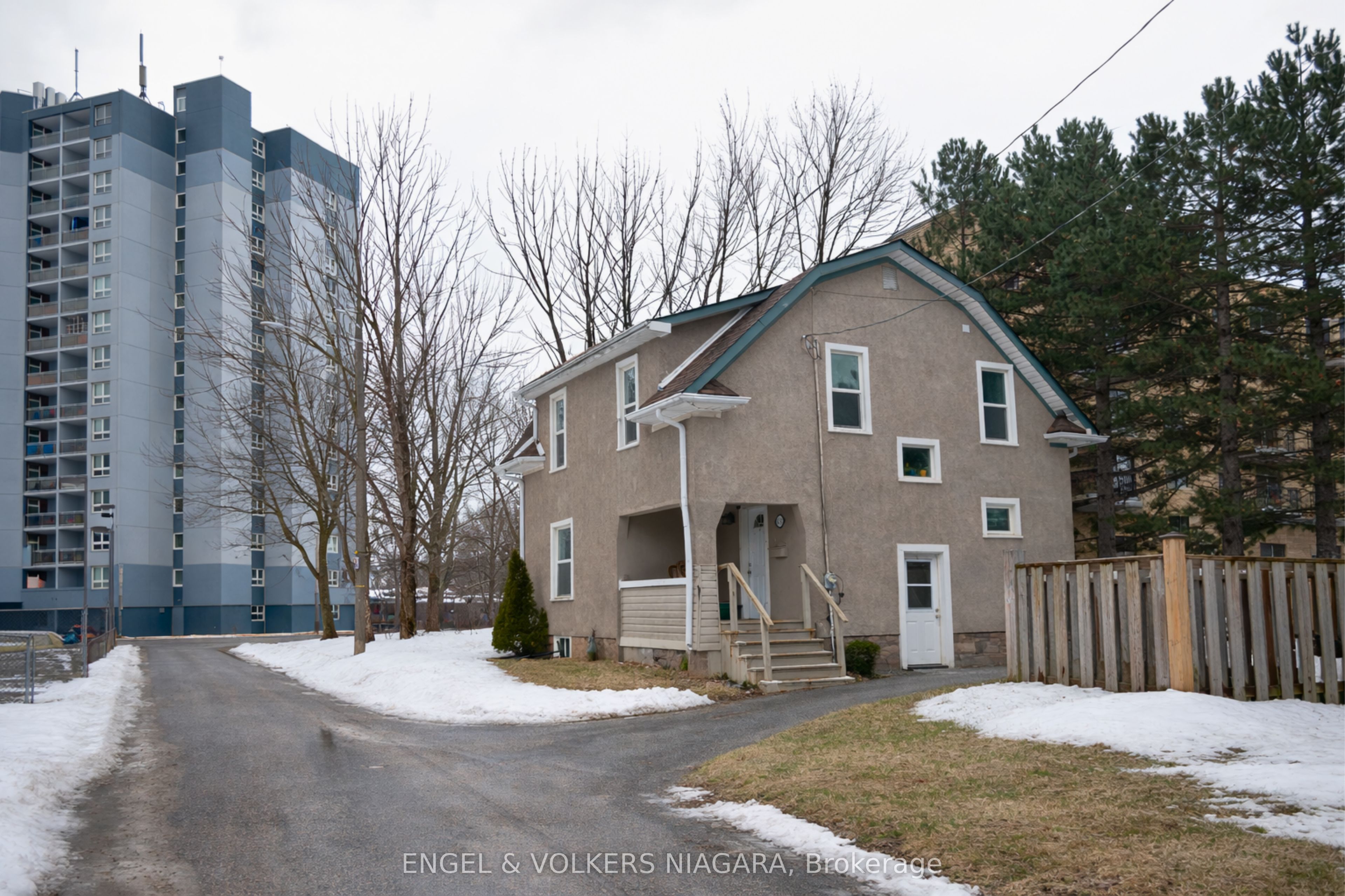 4752 Crawford Place W, Niagara Falls, ON L2E 1Z2 photo 3