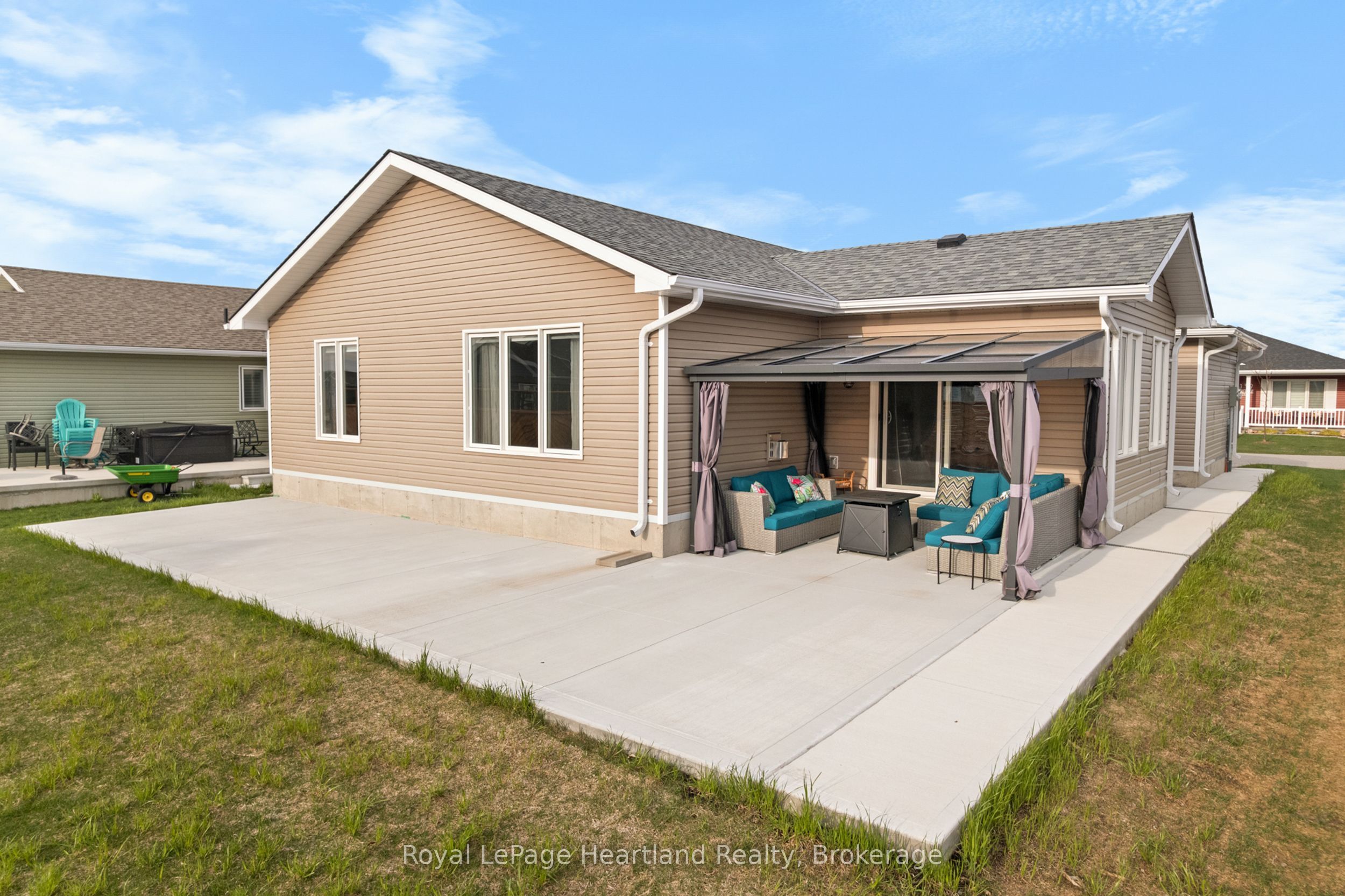 140 LAKE BREEZE Drive, Ashfield-Colborne-Wawanosh, ON N7A 0C6 photo 2
