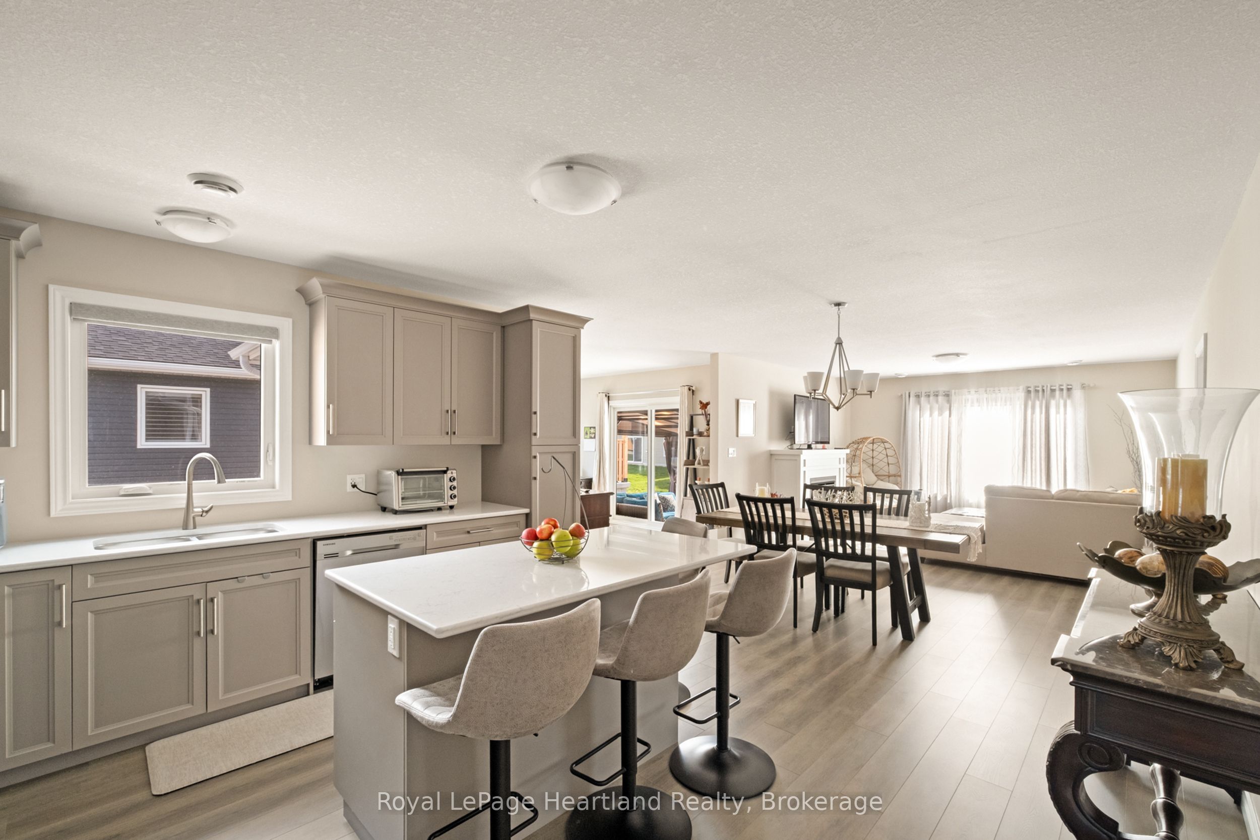 140 LAKE BREEZE Drive, Ashfield-Colborne-Wawanosh, ON N7A 0C6 photo 4