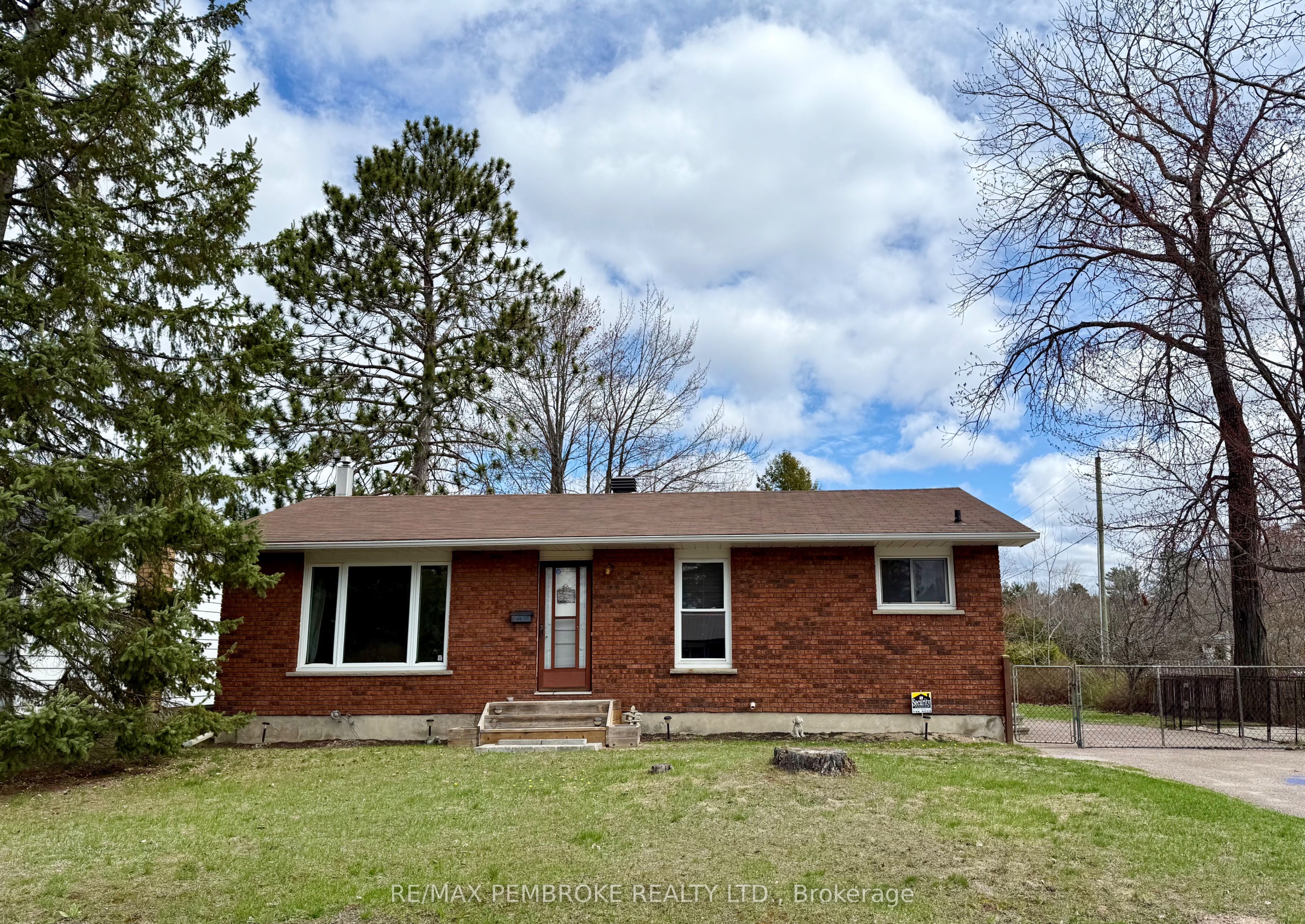 114 Hemlock Street, Petawawa, ON K8H 3C2 photo 2