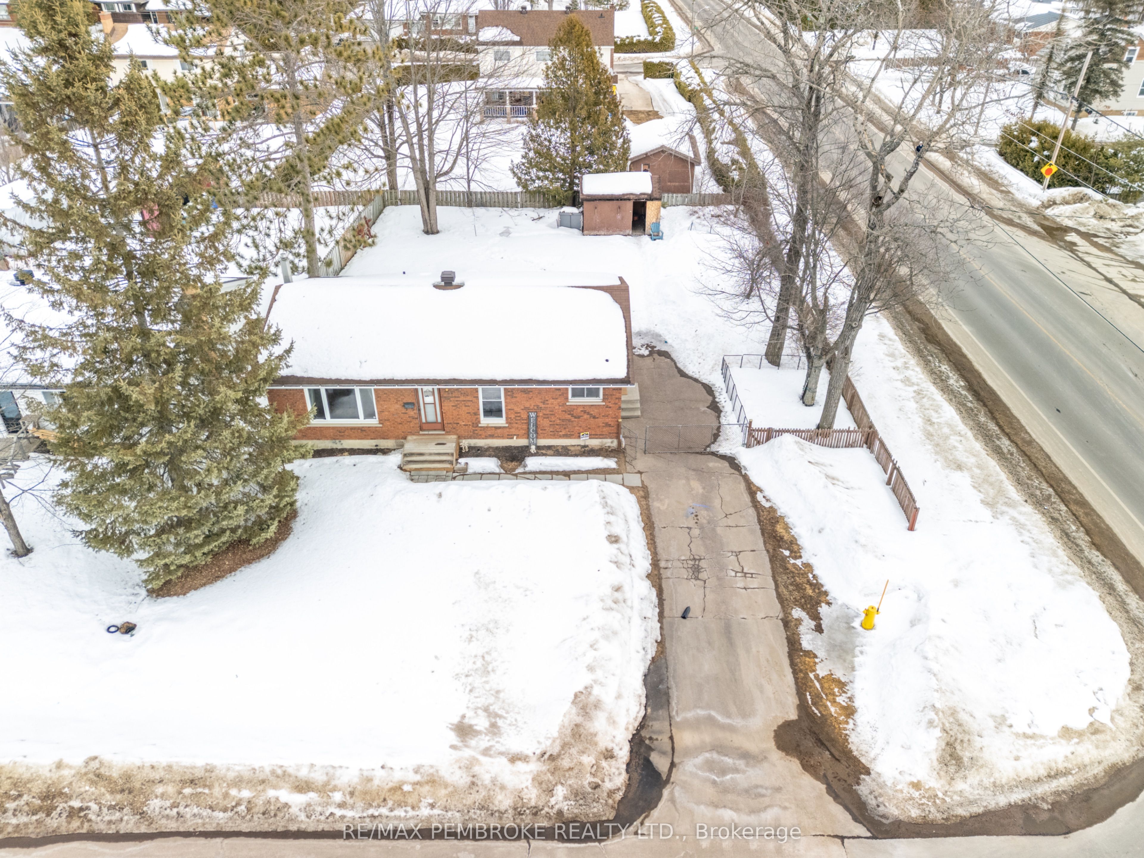 114 Hemlock Street, Petawawa, ON K8H 3C2 photo 3
