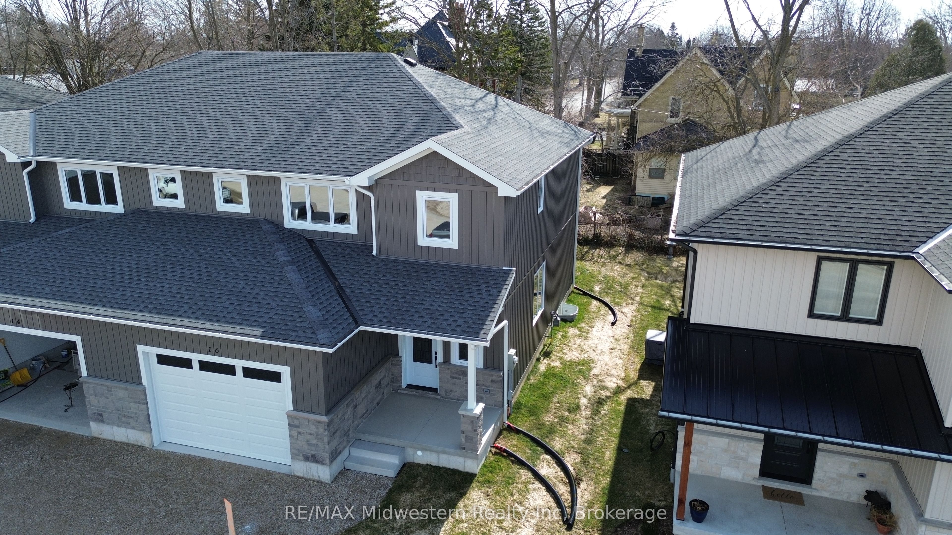 16 Roberts Street N, Huron East, ON N0G 1B0 photo 3