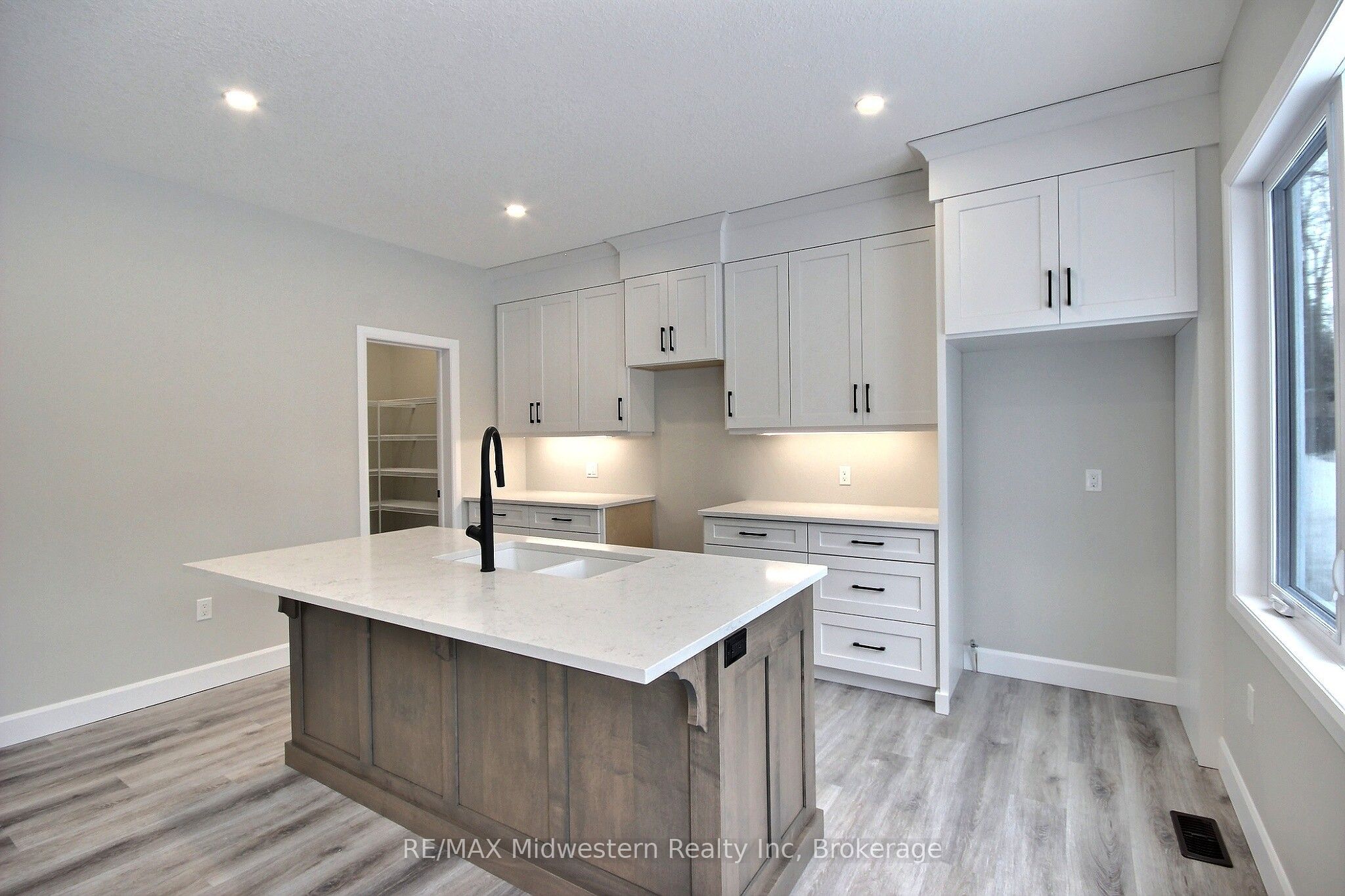 16 Roberts Street N, Huron East, ON N0G 1B0 photo 5