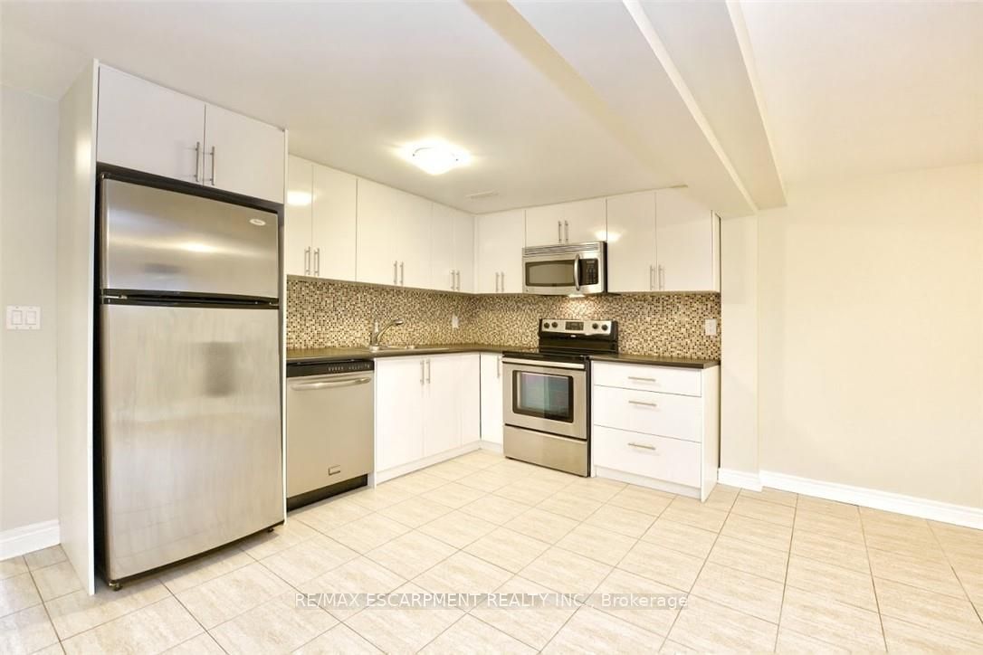 25 Endfield Avenue 2, Hamilton, ON L8T 2L3 photo 3
