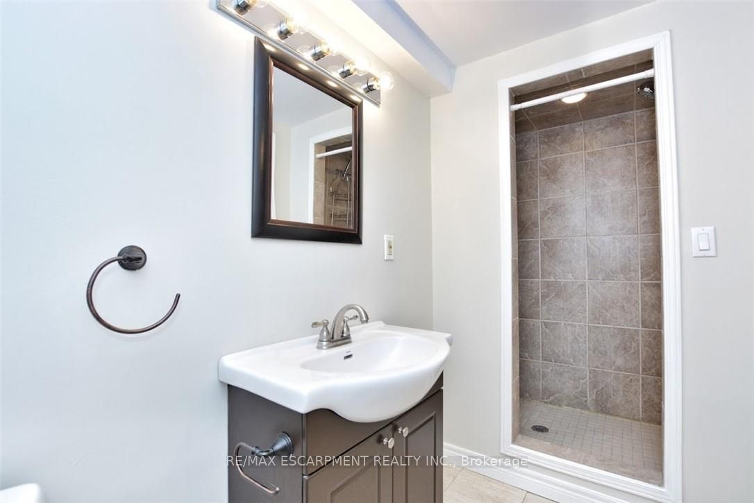 25 Endfield Avenue 2, Hamilton, ON L8T 2L3 photo 4
