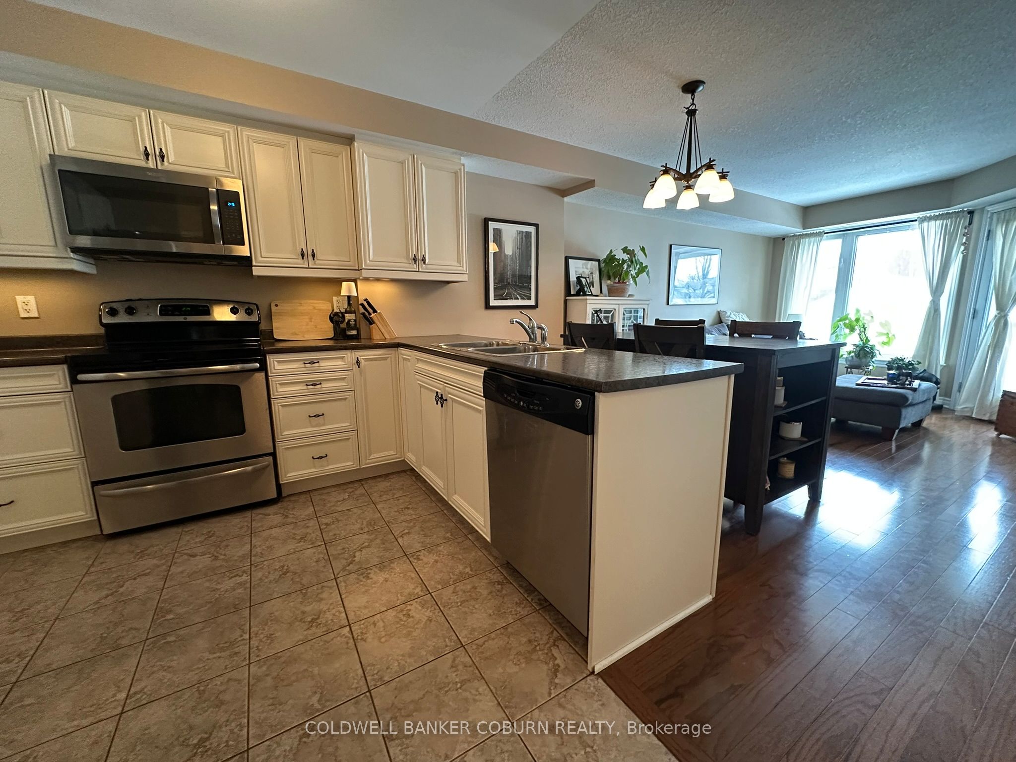 398 Van Buren Street 105, North Grenville, ON K0G 1J0 photo 4