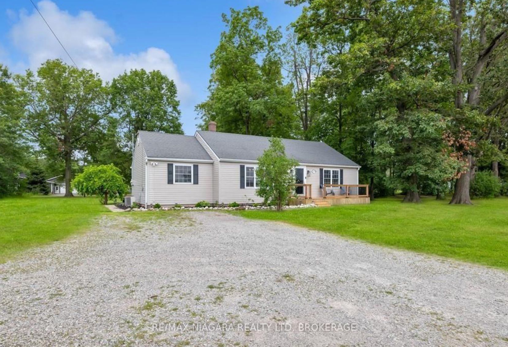 1970 Garrison Road, Fort Erie, ON L2A 5M4 photo 3