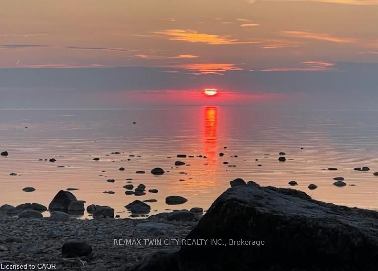 74 W Miramichi Bay Road, Saugeen Shores, ON N0H 2C6 photo 4