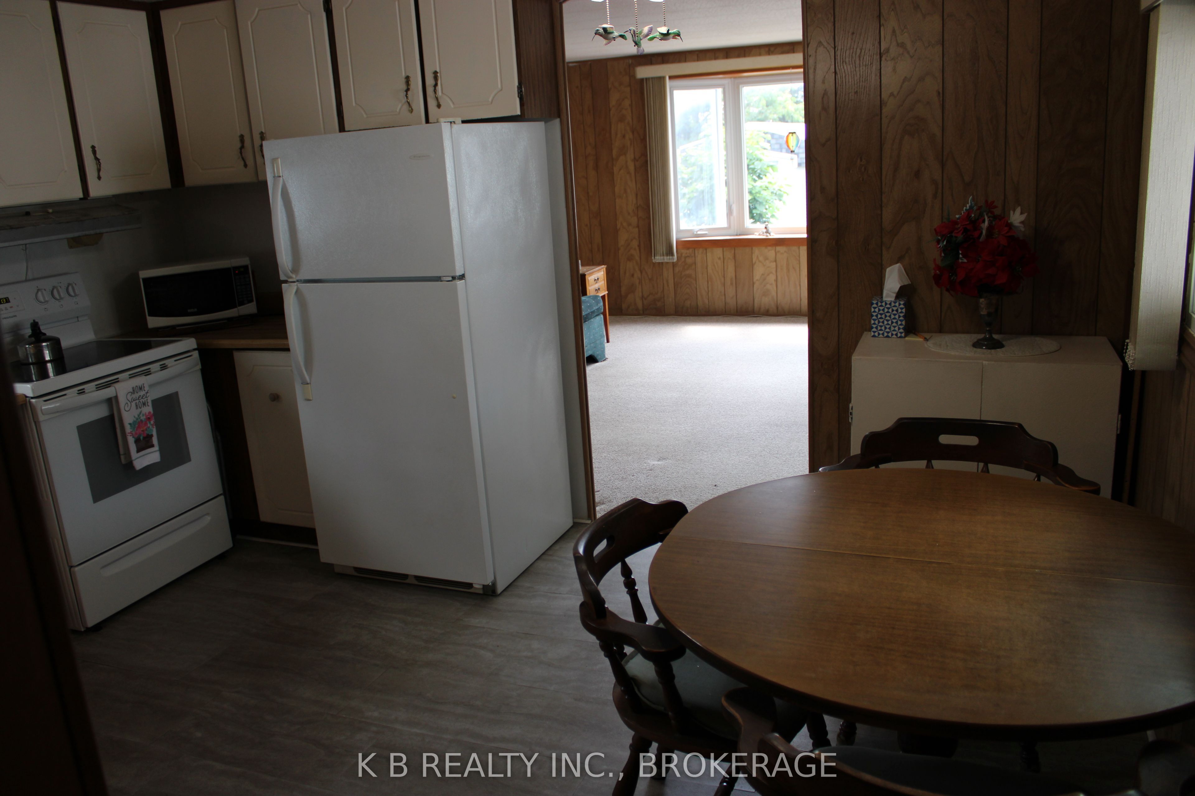 6 Cedar Street W, Greater Napanee, ON K7R 3L1 photo 4