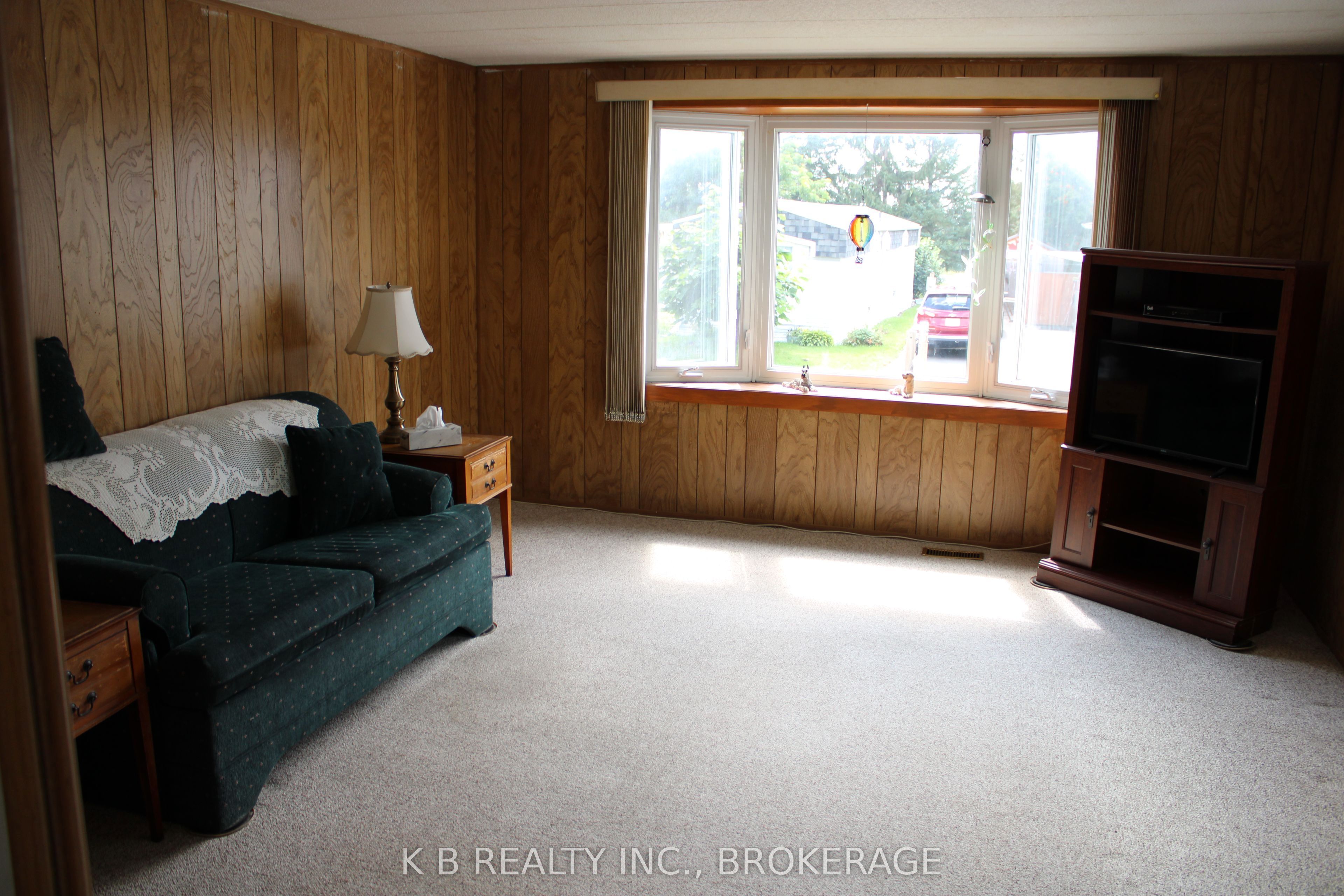 6 Cedar Street W, Greater Napanee, ON K7R 3L1 photo 5