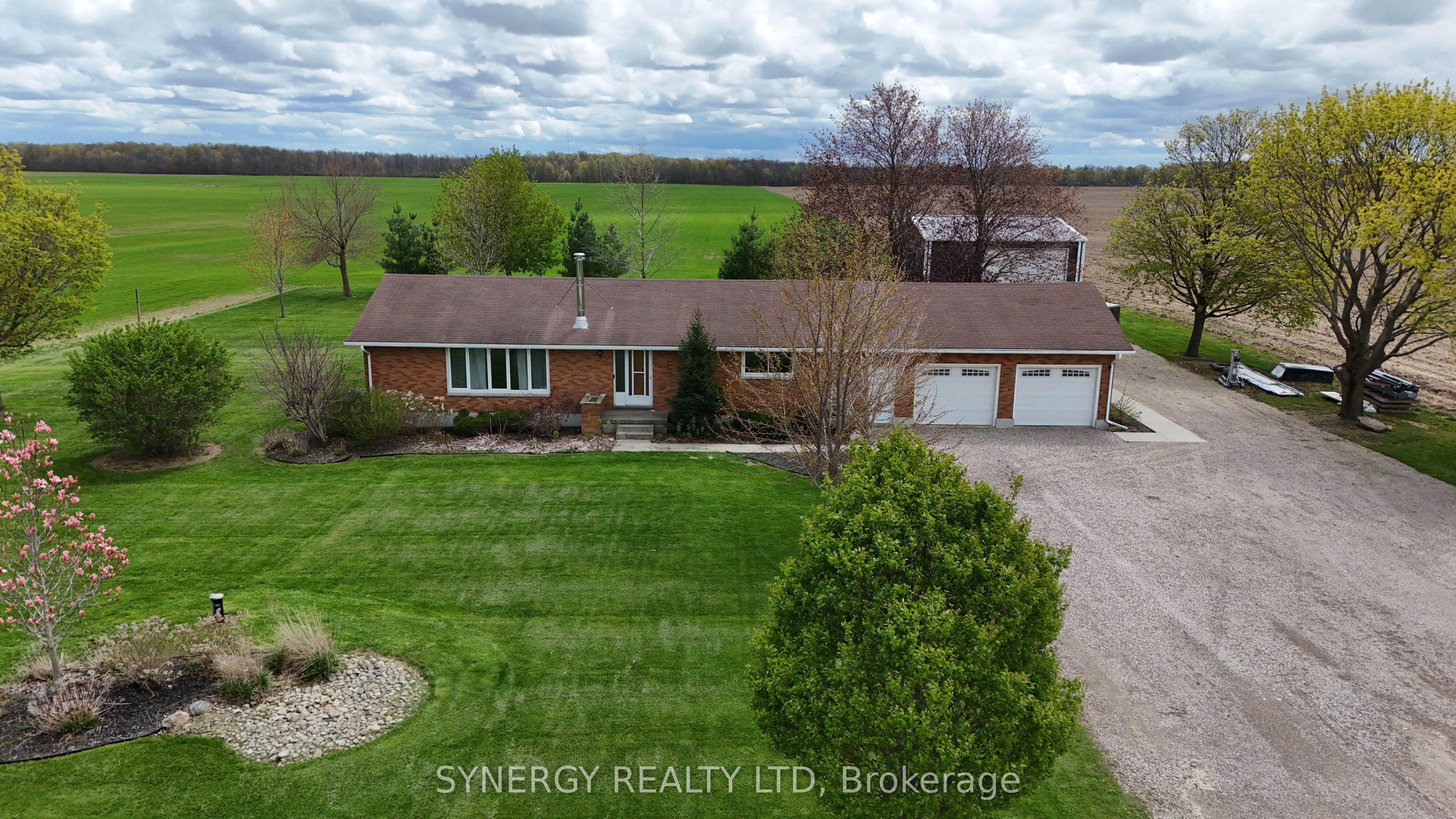 7979 Lasalle Line, Brooke-Alvinston, ON N0M 2S0 photo 3