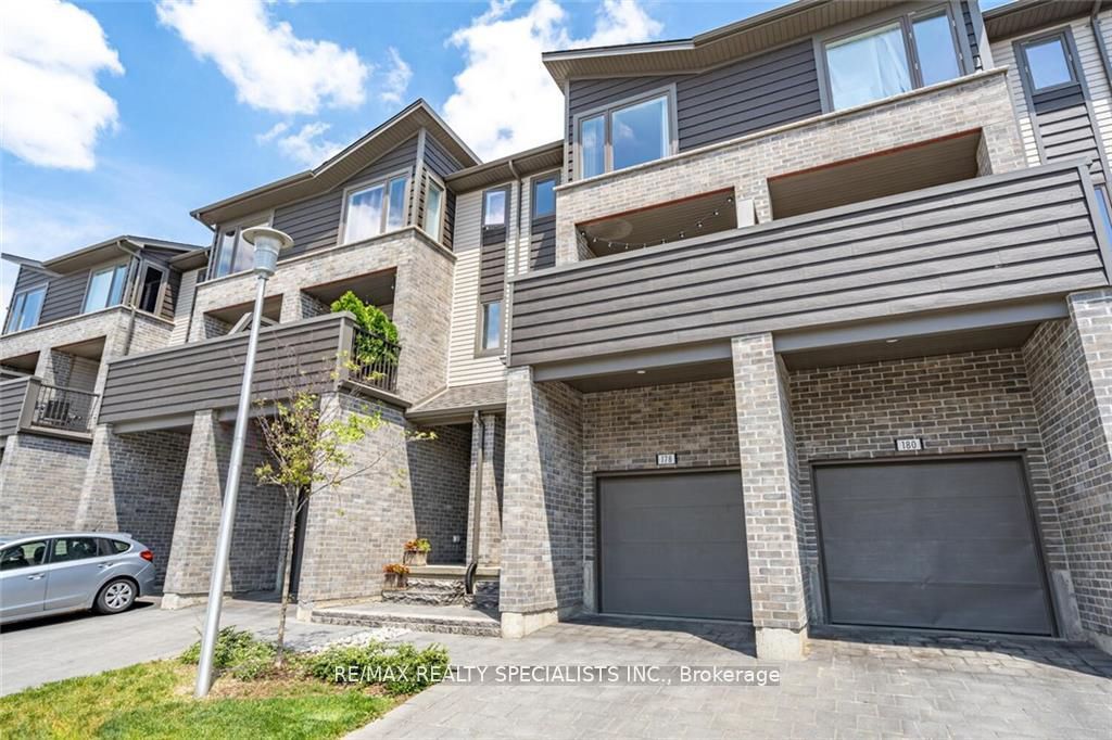 1960 Dalmagarry Road 178, London North, ON M5V 3V6 photo 2