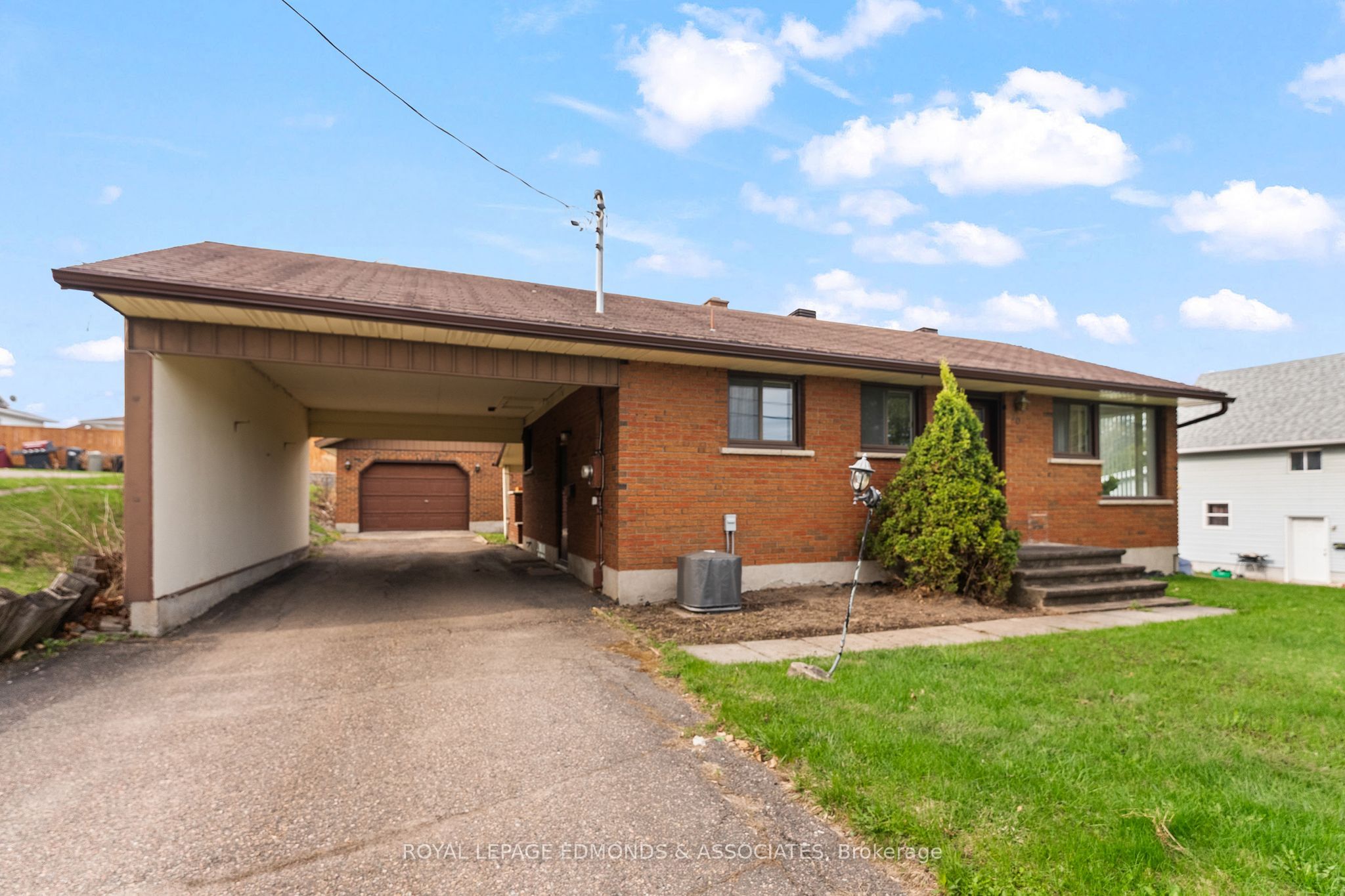 90 Deacon Street, Pembroke, ON K8A 2J4