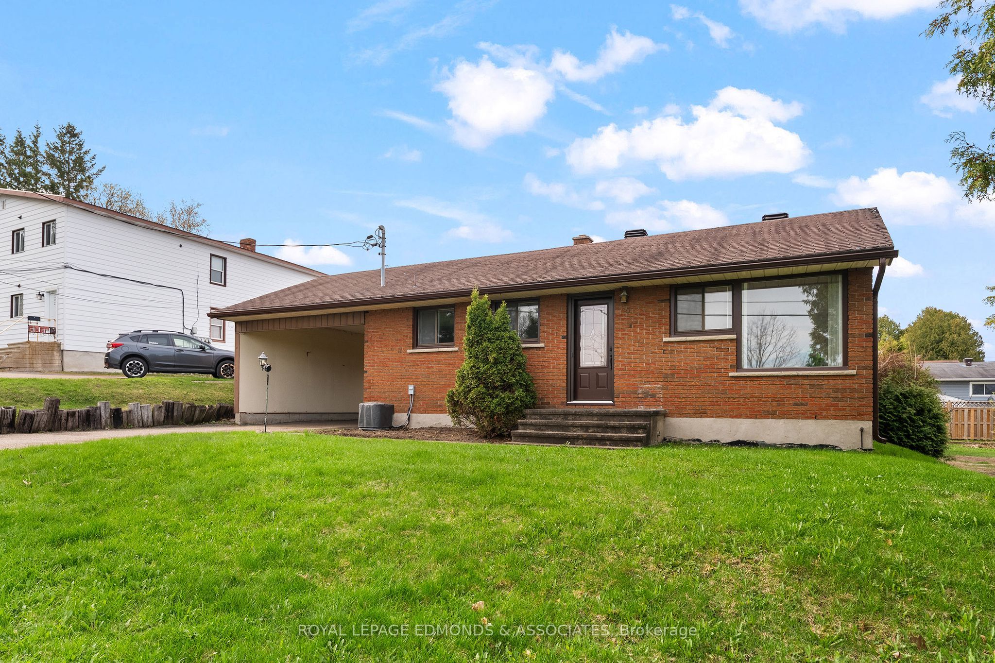 90 Deacon Street, Pembroke, ON K8A 2J4 photo 4