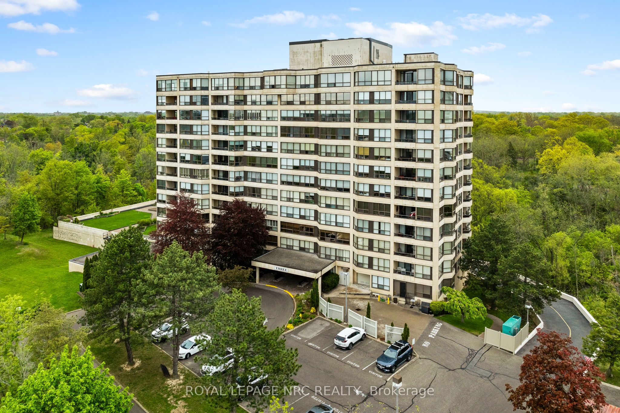 3 Towering Heights Boulevard PH6, St. Catharines, ON L2T 4A4 photo 2