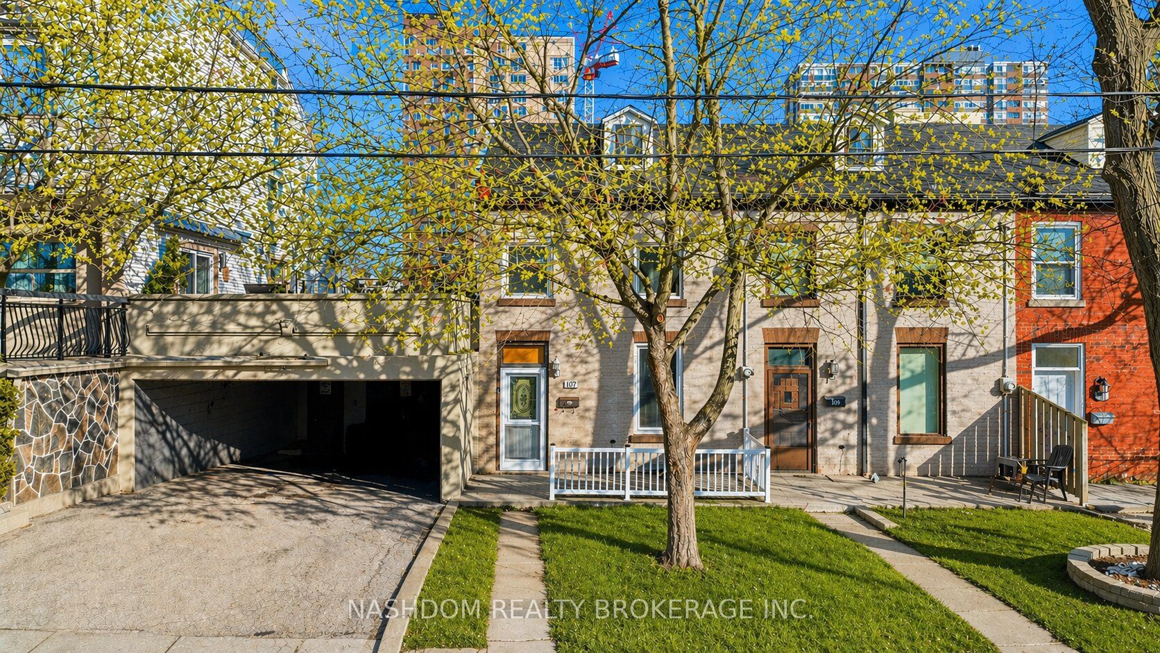 107 Queen Street S, Hamilton, ON L8P 3R9