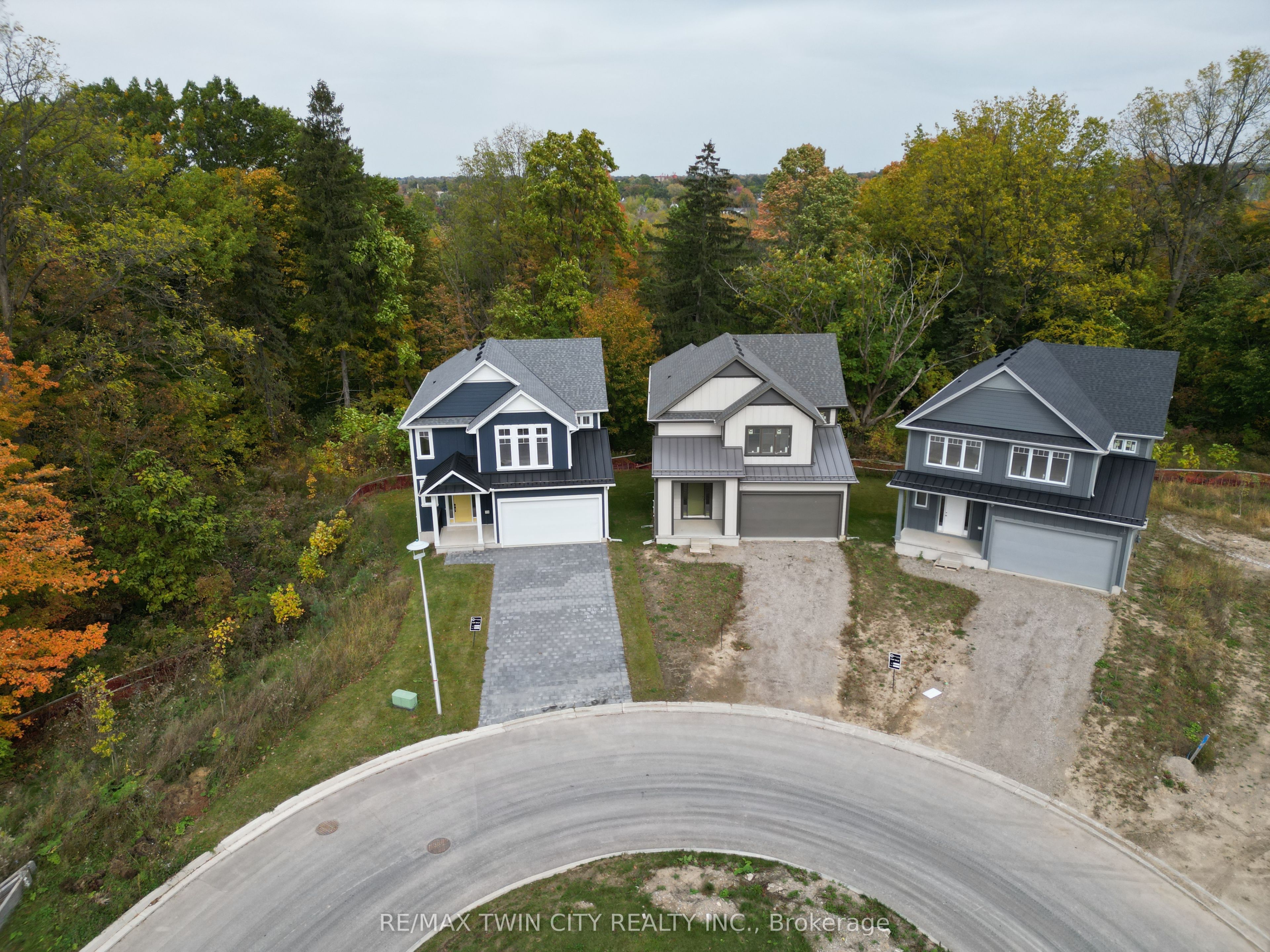 108 CHRISTOPHER Court, London South, ON N5X 3X4 photo 2